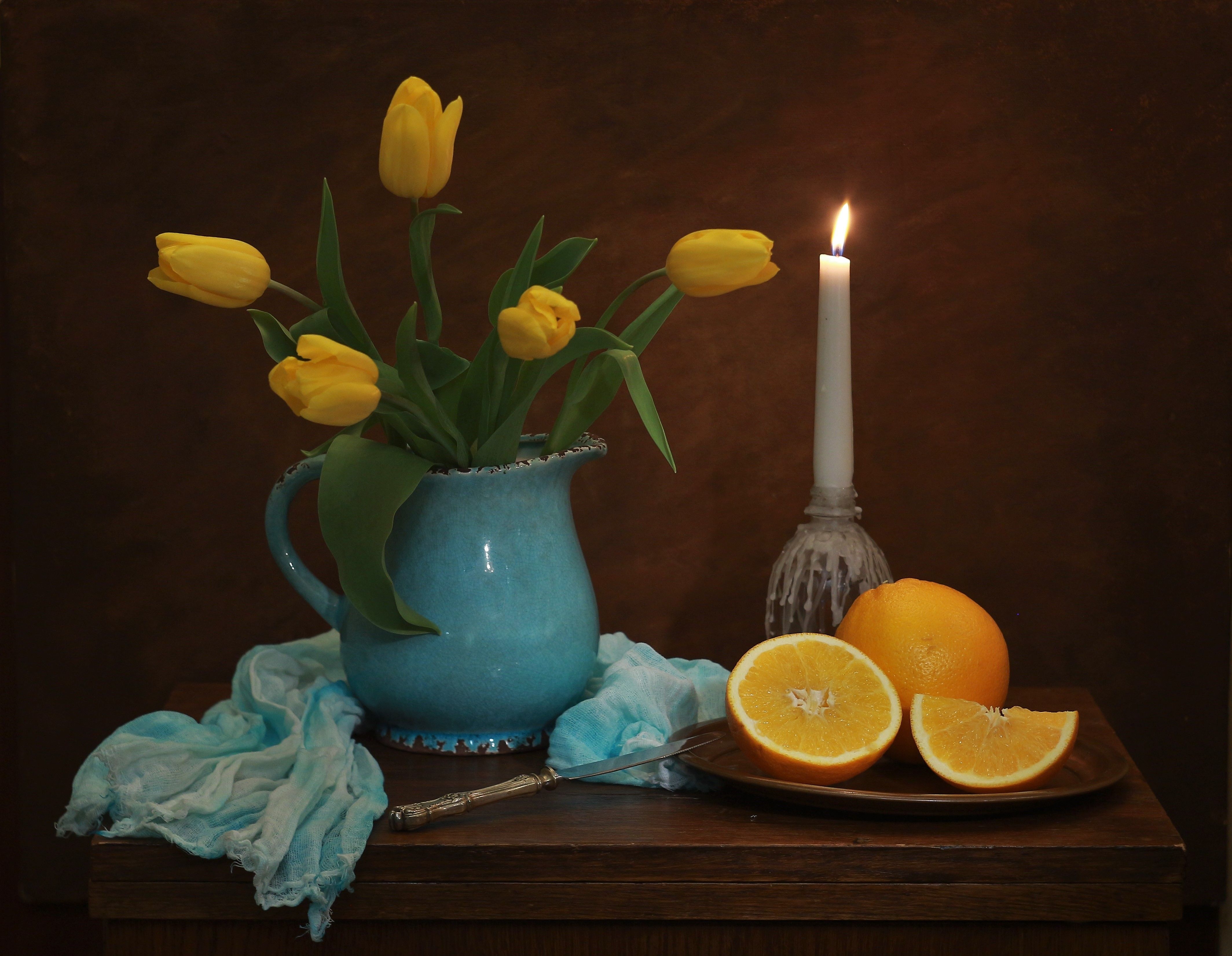 голубая ваза, желтые тюльпаны, апельсины, свеча, Людмила Хрусталева*