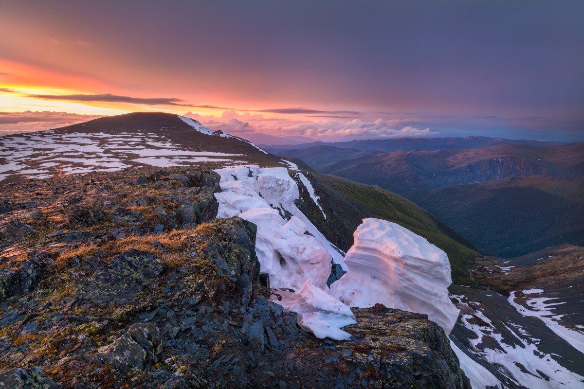 Снежник в горах