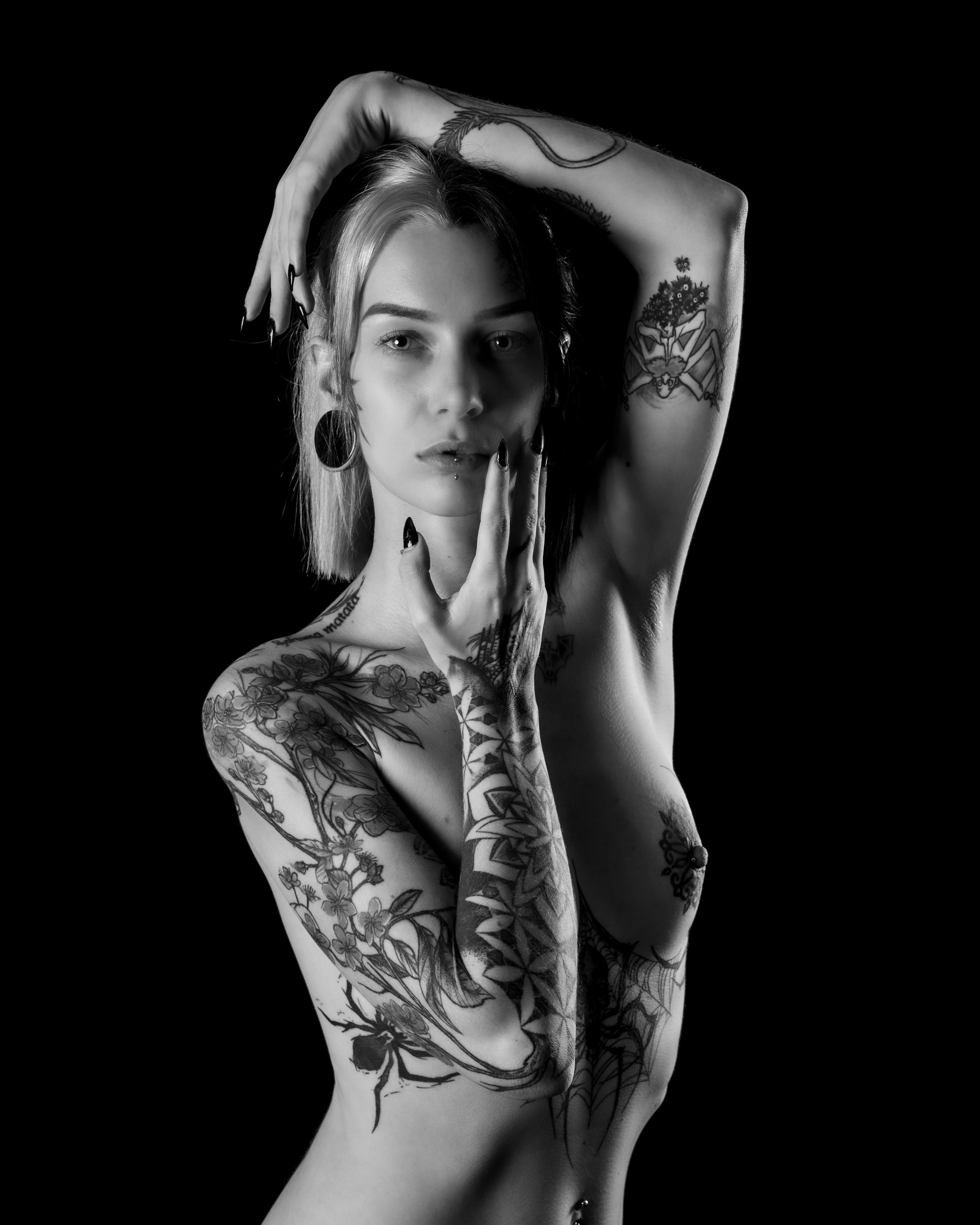nude, naked, art, female, tattooed, beautiful, sensual, hot, sexy, black and white, studio, Camilo Sarti