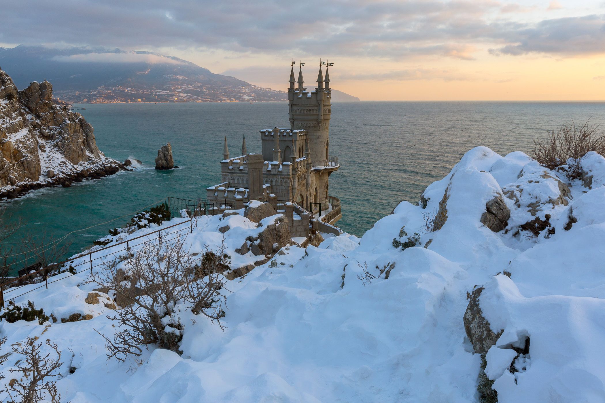 ласточкино гнездо, ялта, крым, ай-тодор, мисхор, черное море, ялтинский залив, мартьян, гаспра, мыс ай-тодор, аю-даг, Titov Serge