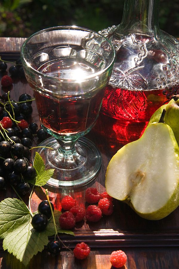 вино, бокал, груши, ягоды, малина, смородина, Бекетова Ольга