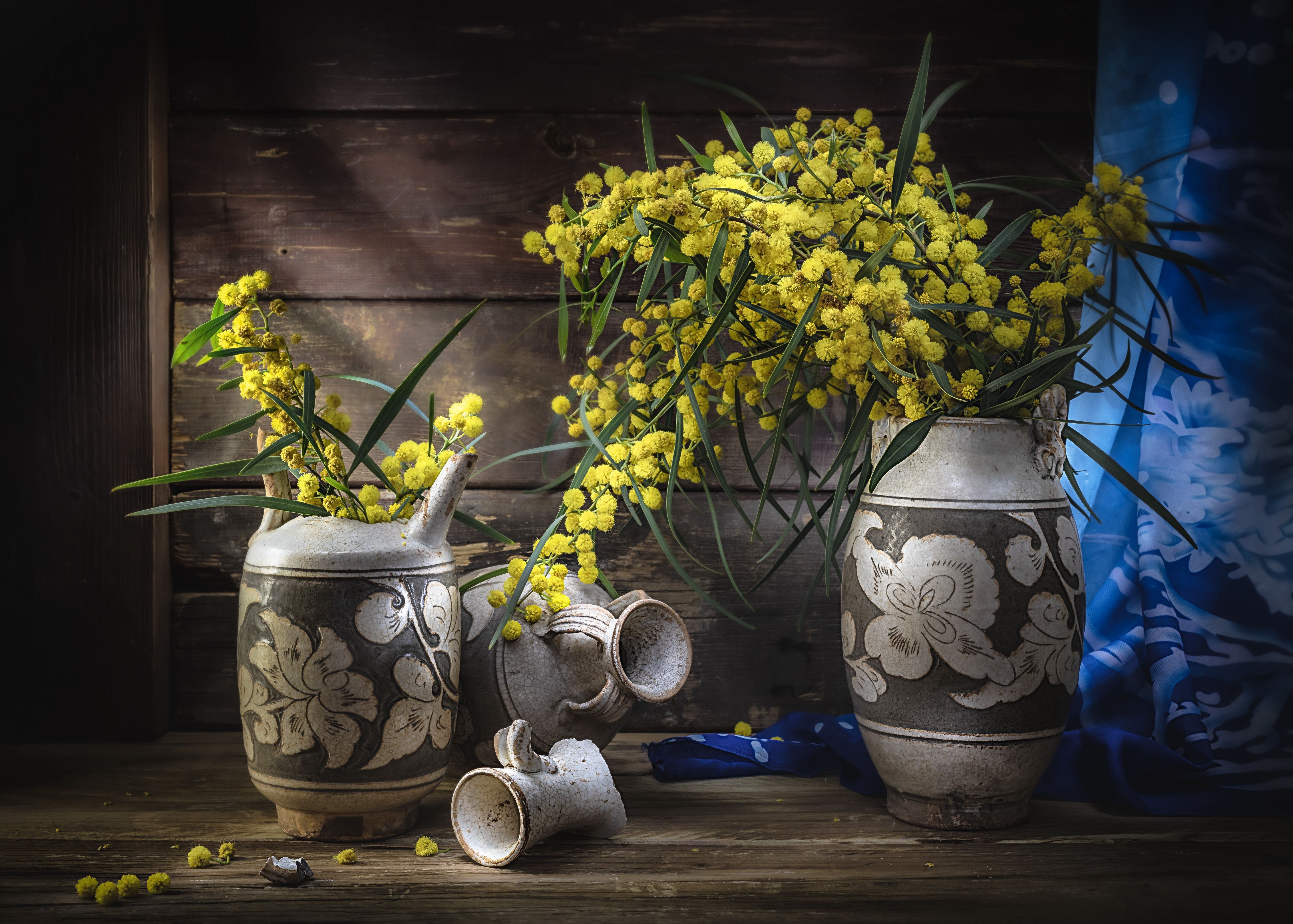 Натюрморт цветы акация керамические вазы деревянный стол техника световой кисти , Вадим Кулинский