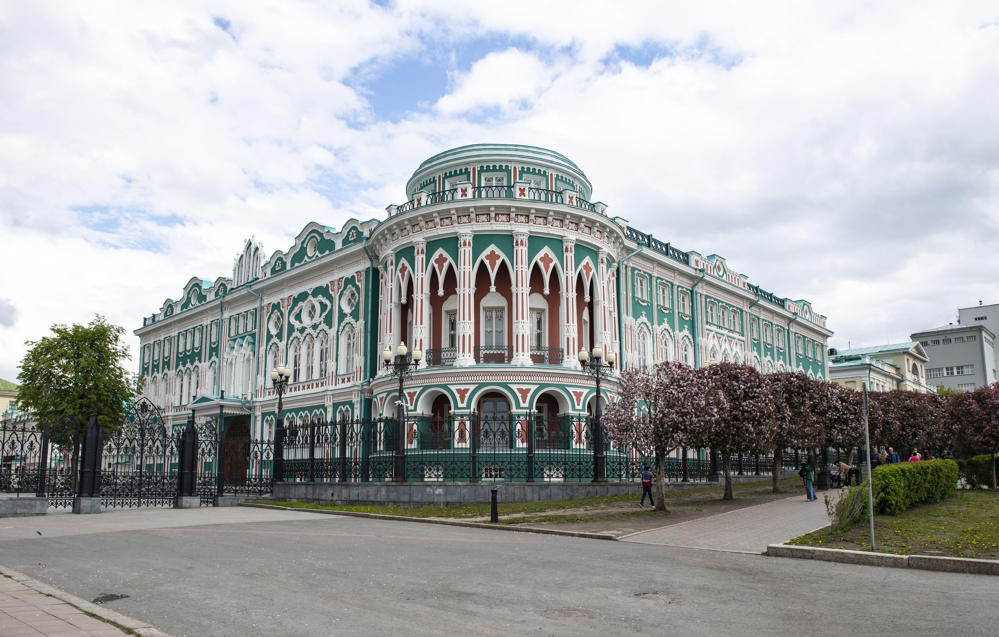 Кружева дома Севастьянова. Екатеринбург.. Фотограф Ольга Лукахина