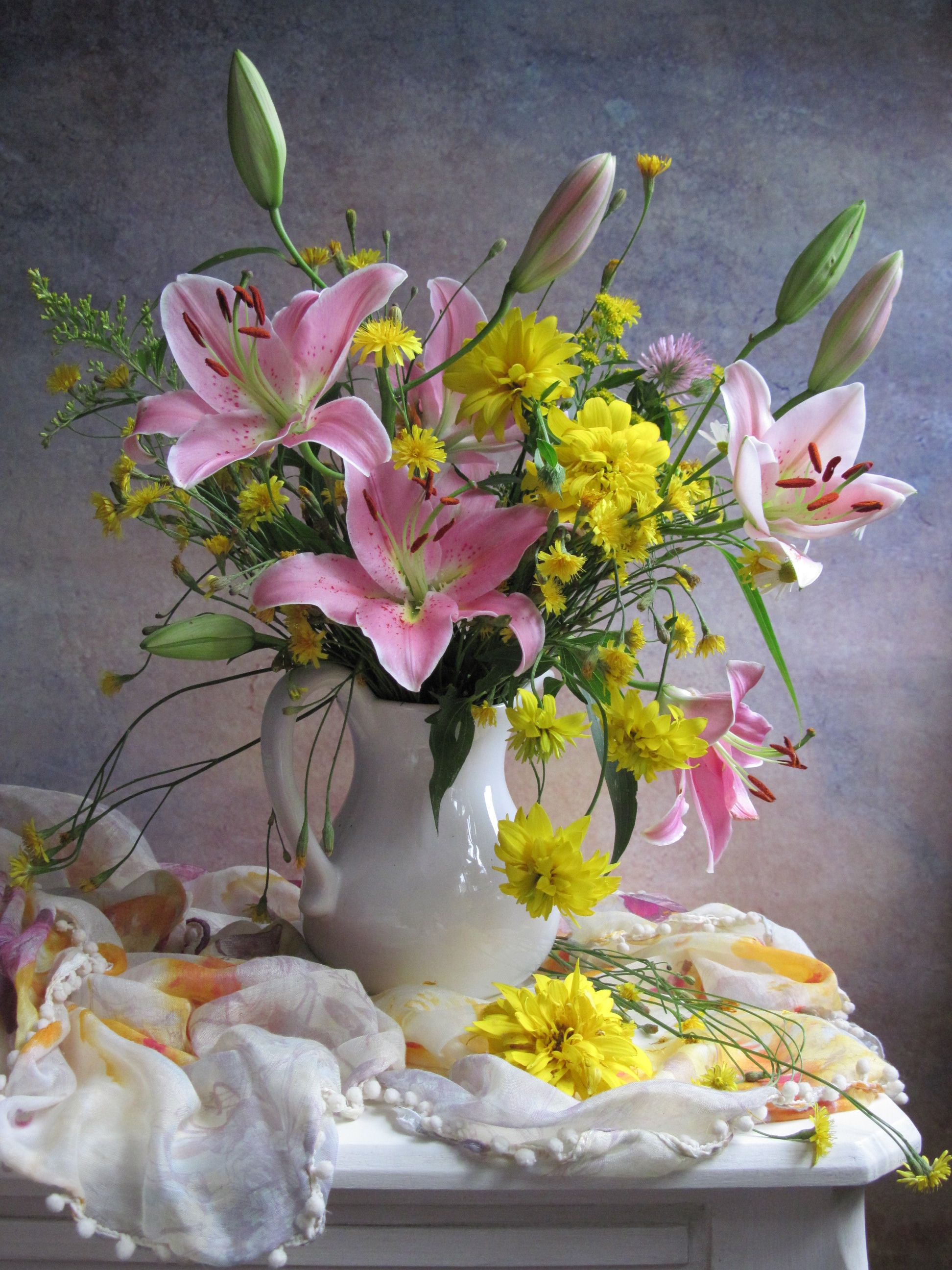 цветы, букет, лилии, солнечные шары, кувшин, шарф, Наталия Тихомирова