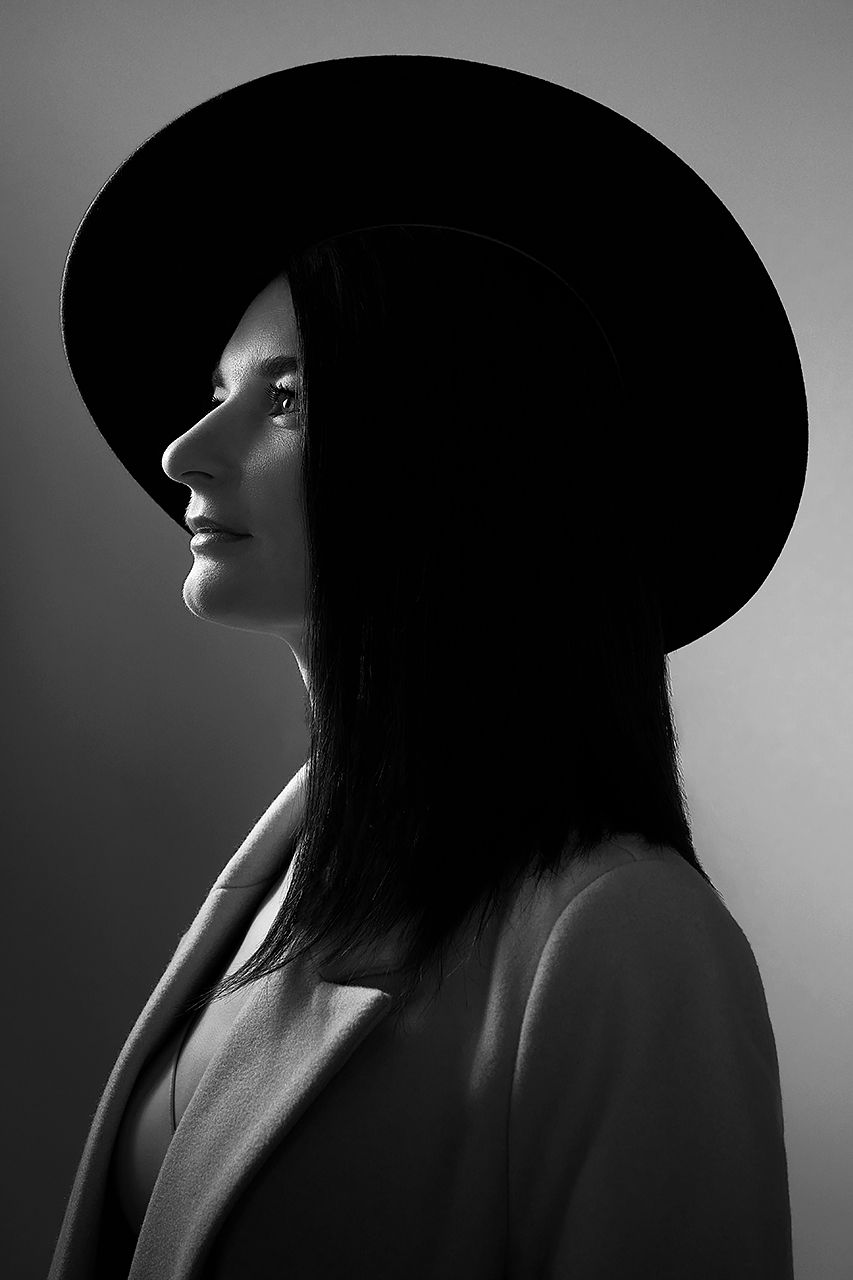 девушка, шляпа, чб, круг, графика, профиль, Дарья Комарова