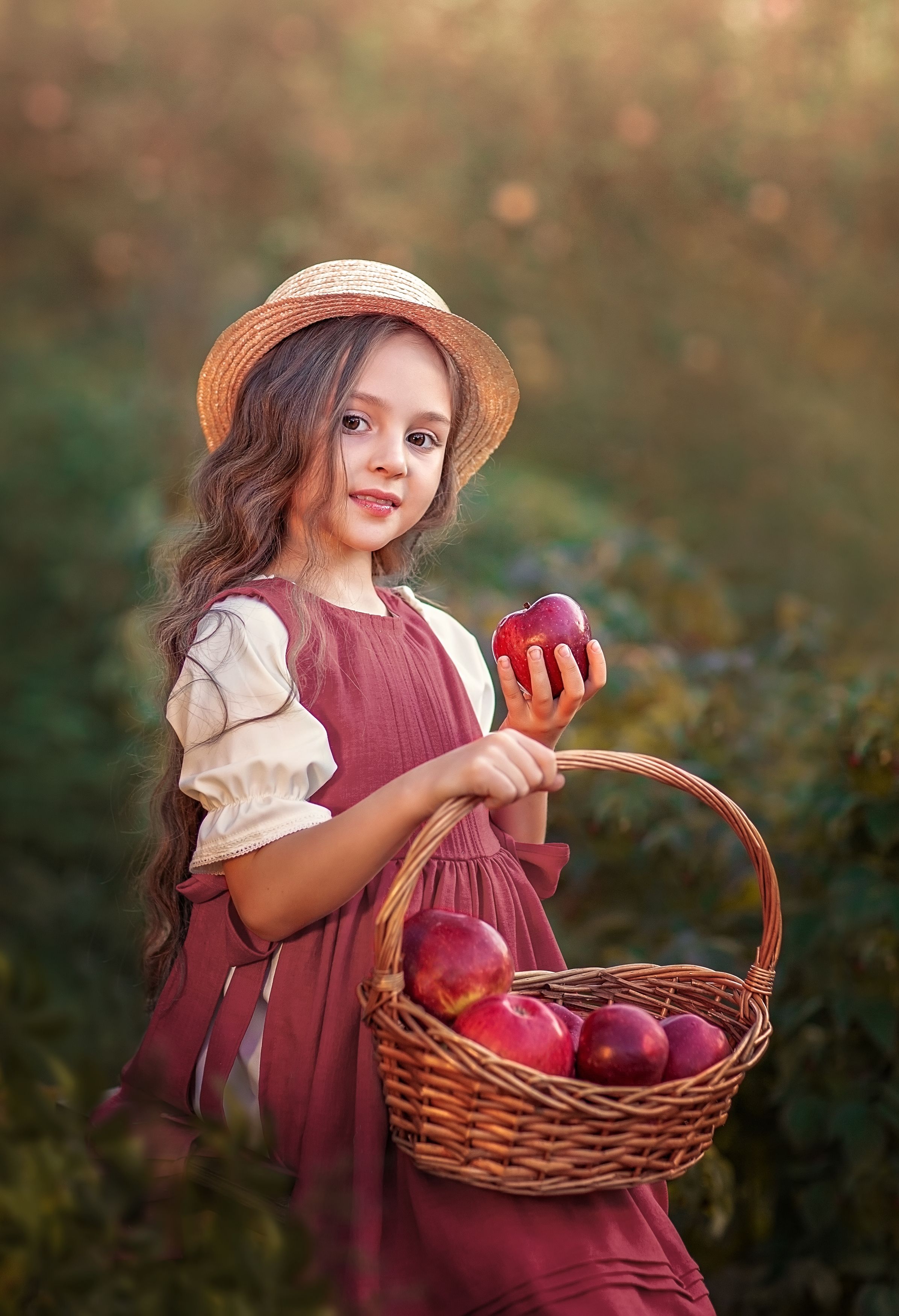 яблоневый сад, девочка, яблоки, Ажар Шайдилдинова