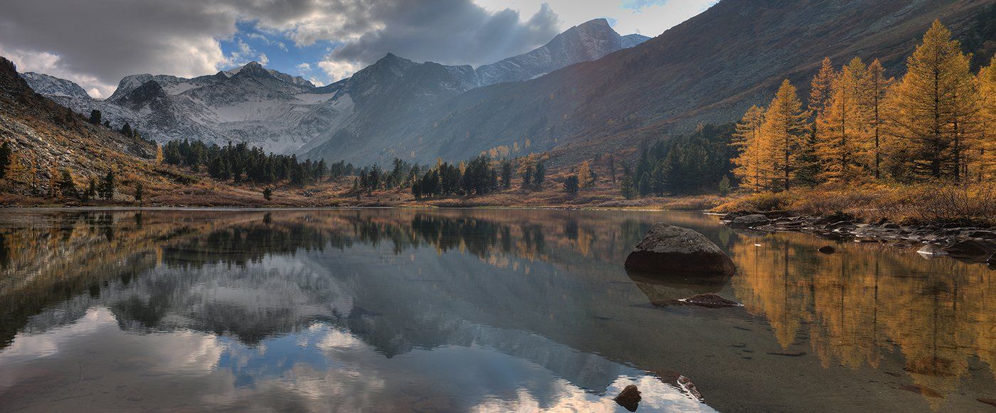 Озеры алтая. Озеро крепкое. Профессиональные фотографы Алтай. Хмурится Алтай. Крепкие озера. Автор: Макс Мозжухин.