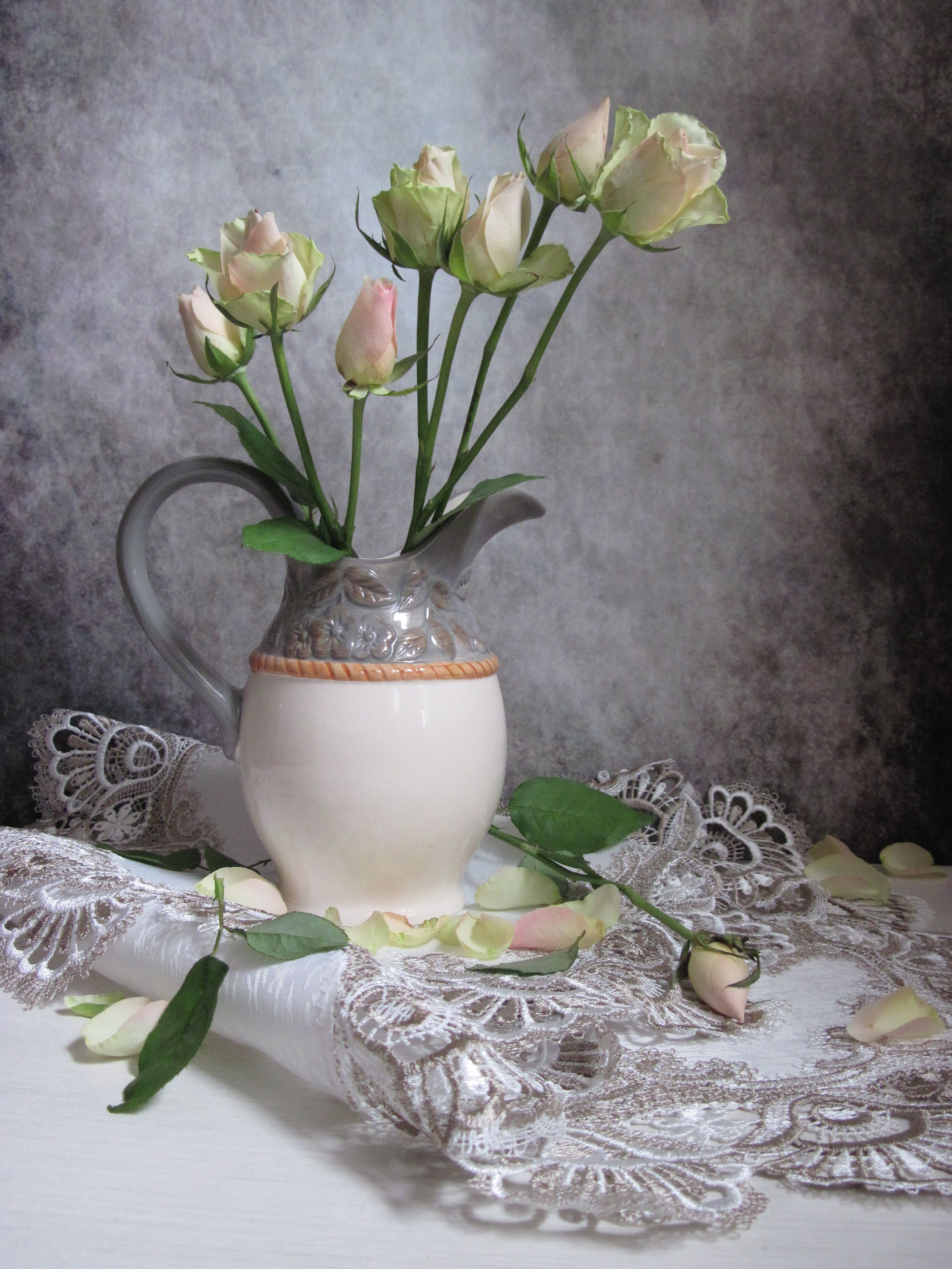 цветы, букет, розы, кувшин, керамика,  салфетка, Наталия Тихомирова