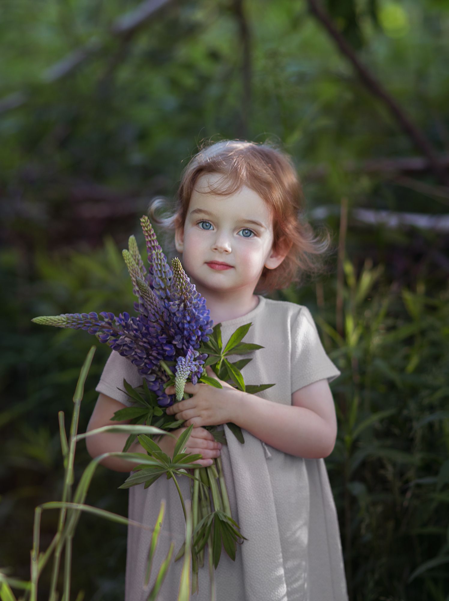 детский портрет, люпины, кудряшки, девочка с цветами, цветы, лето, ребенок, дети, Дарья Дмитриева