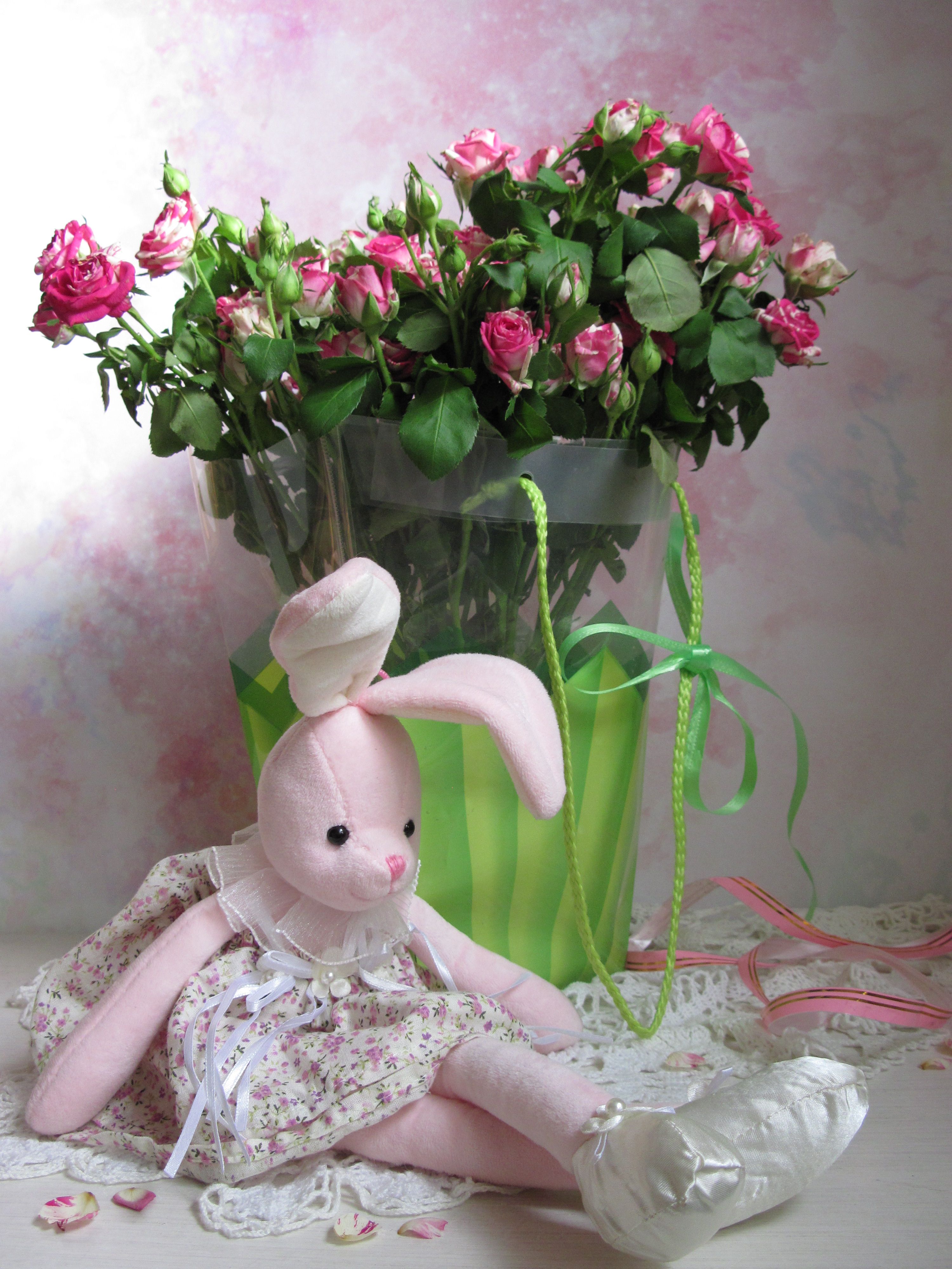 цветы, букет, розы,игрушка, заяц, пакет, Наталия Тихомирова