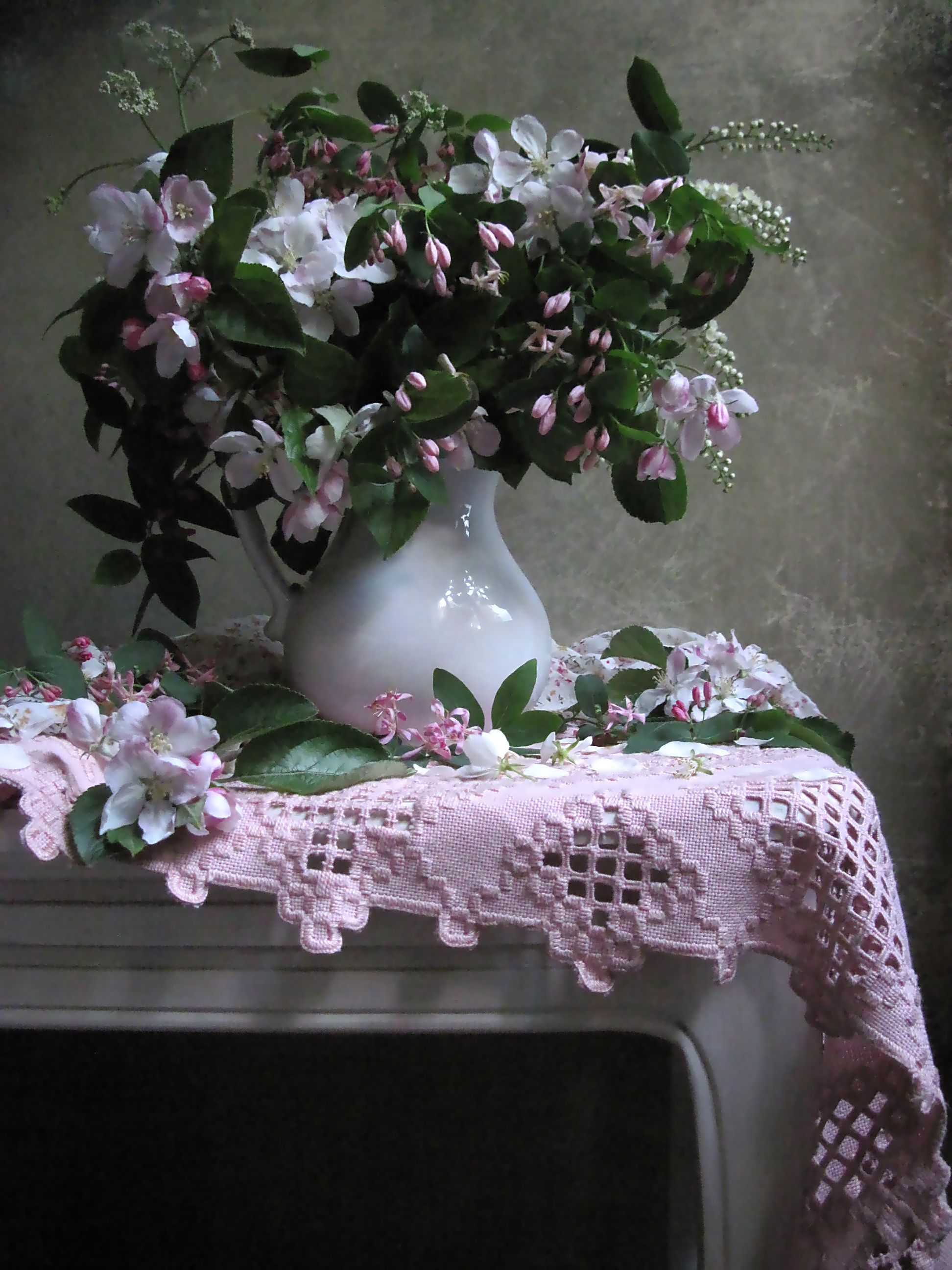 цветы, букет, яблоня, кувшин, скатерть, Наталия Тихомирова