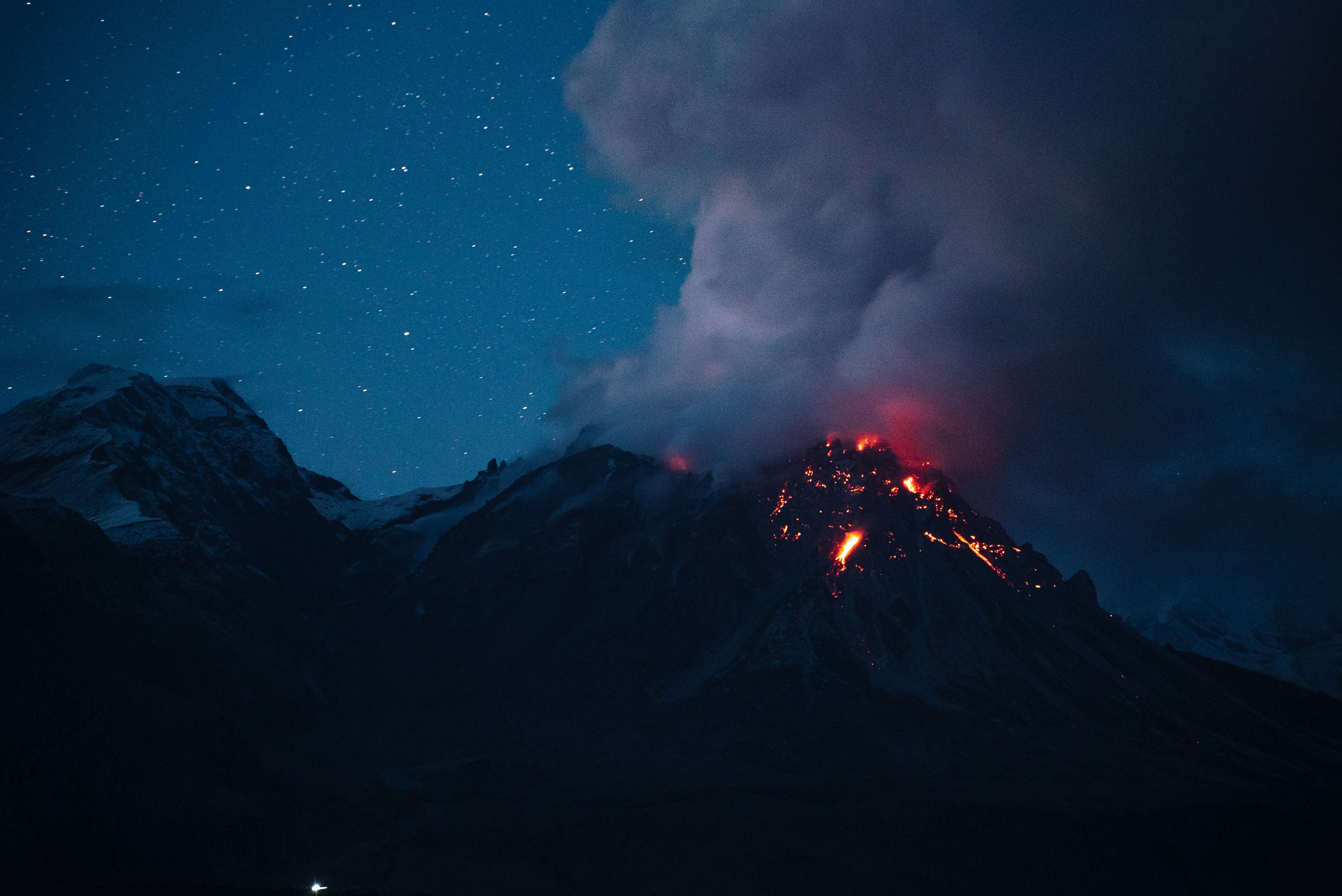 вулкан, шивелуч, камчатка, извержение, ночь, Evgeniy Biryukov