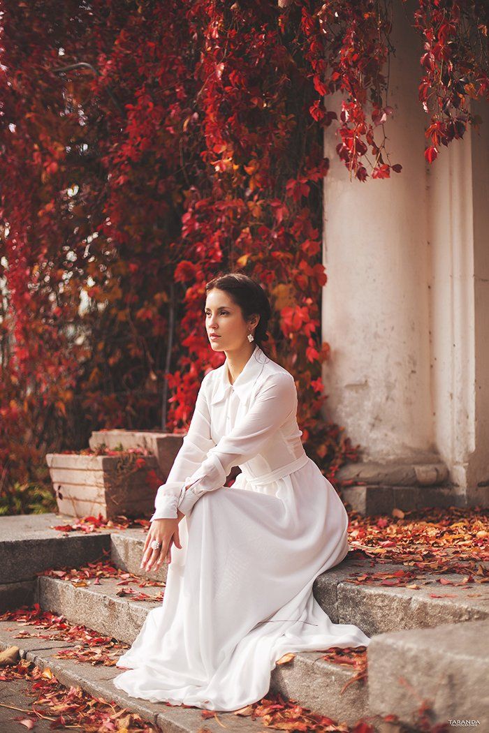 Cold, Fall, Girl, Grape, House, Leaves, Old, Past, Red, White, Тарас Таранда