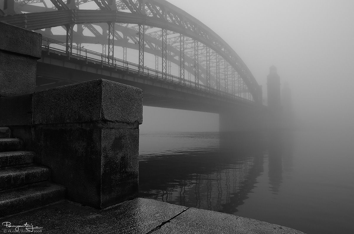 Большеохтинский мост в тумане
