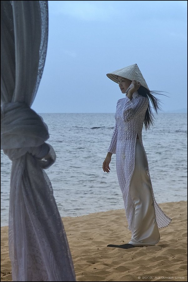 девушка,шляпа,море,песок,азия,берег,океан,горизонт, Александр Лицис