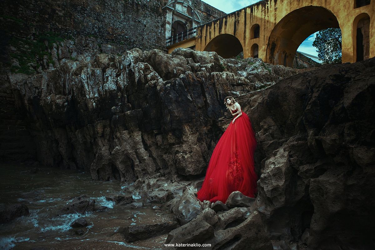 red, dress, woman, model, Portugal, stones, mood, lonely, alone, bridge, castle, troll, , Катерина Клио