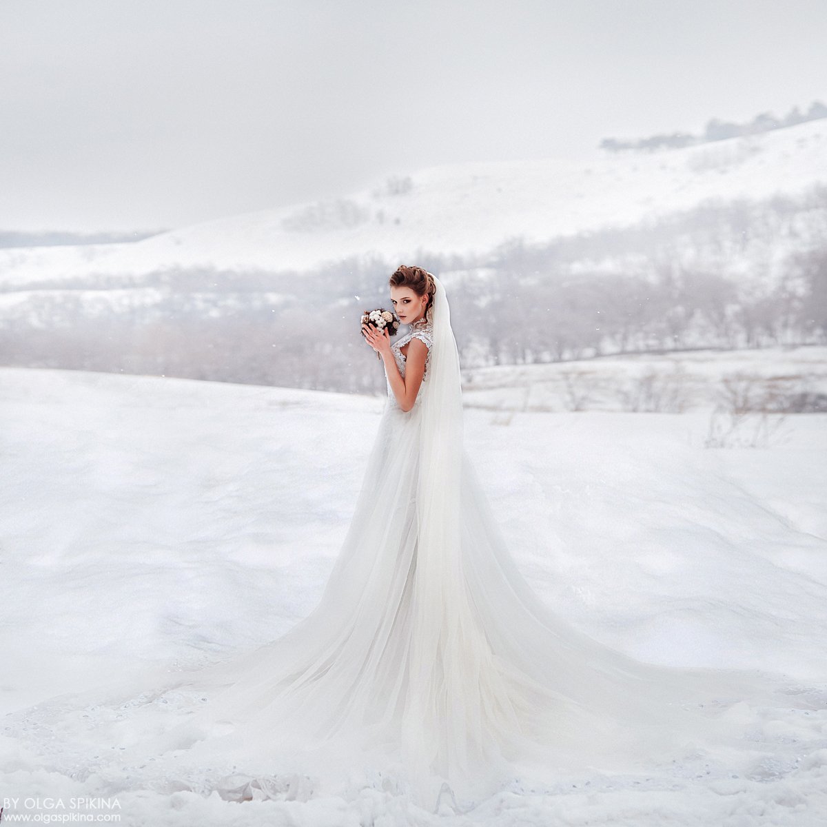Зимний вариант свадебного платья