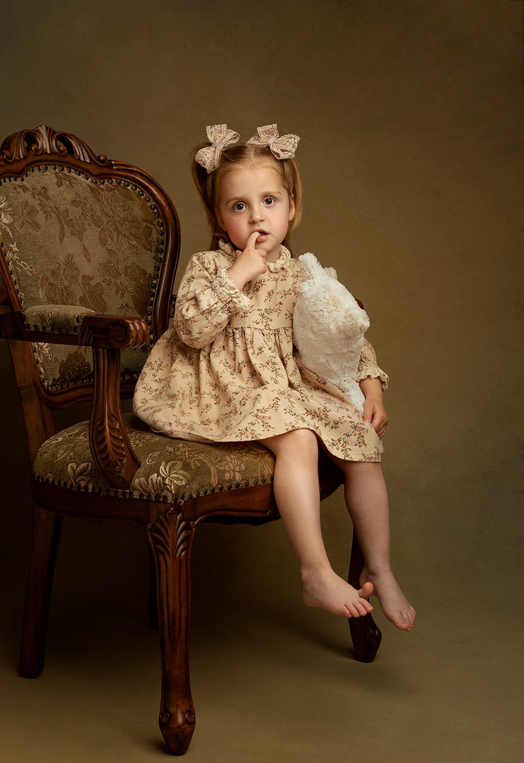 Детский портрет девочка кресло, Оксана Владимирова