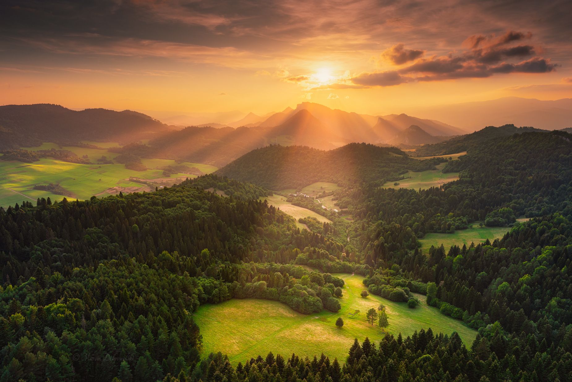 pieniny, trzykorony, rabsztyn, sun, sunset, sunbeam, clearing, forest, trees, landscape, mountainscape, poland, polska, slovakia, sky, carpathians, karpaty, clearing, warm, clouds,  Marcin Dobrowolski