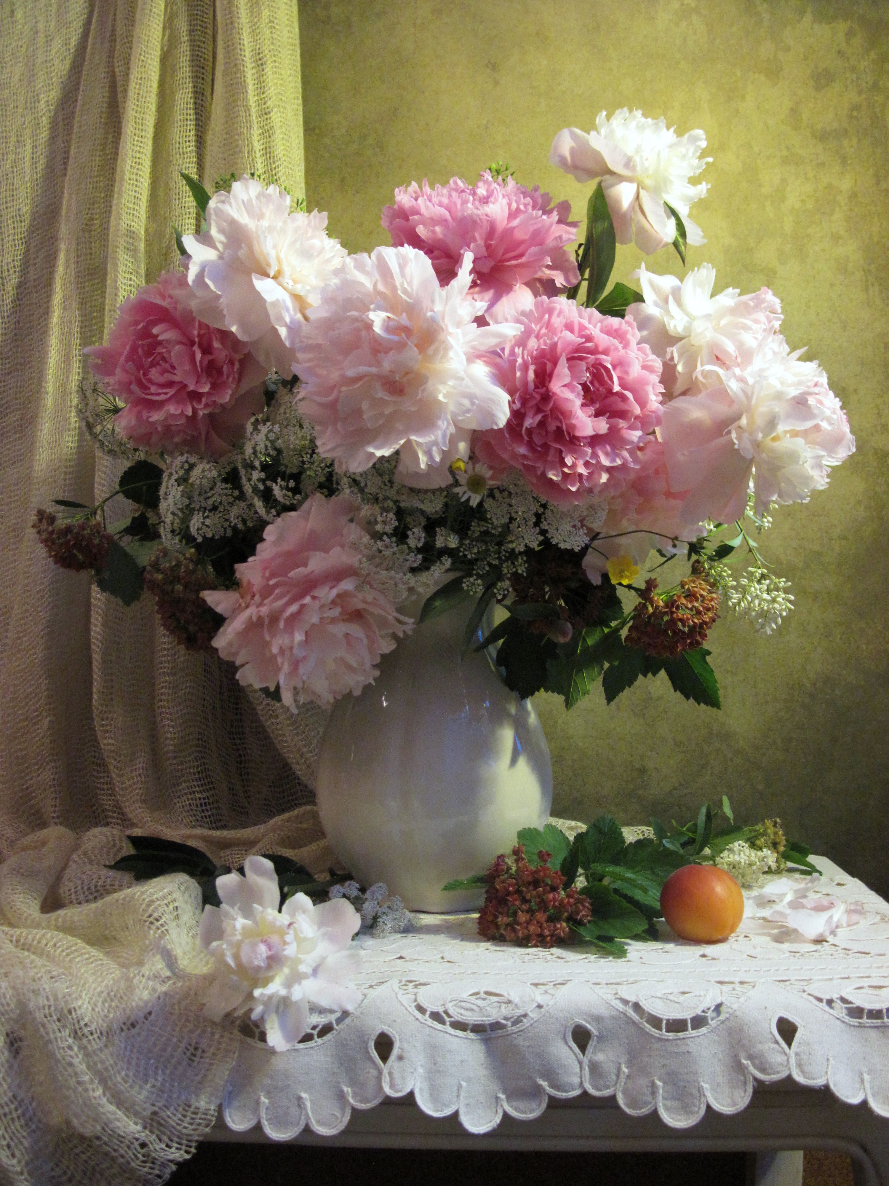 цветы, букет, пионы, ваза, фарфор, скатерть, ришелье, абрикос, Наталия Тихомирова