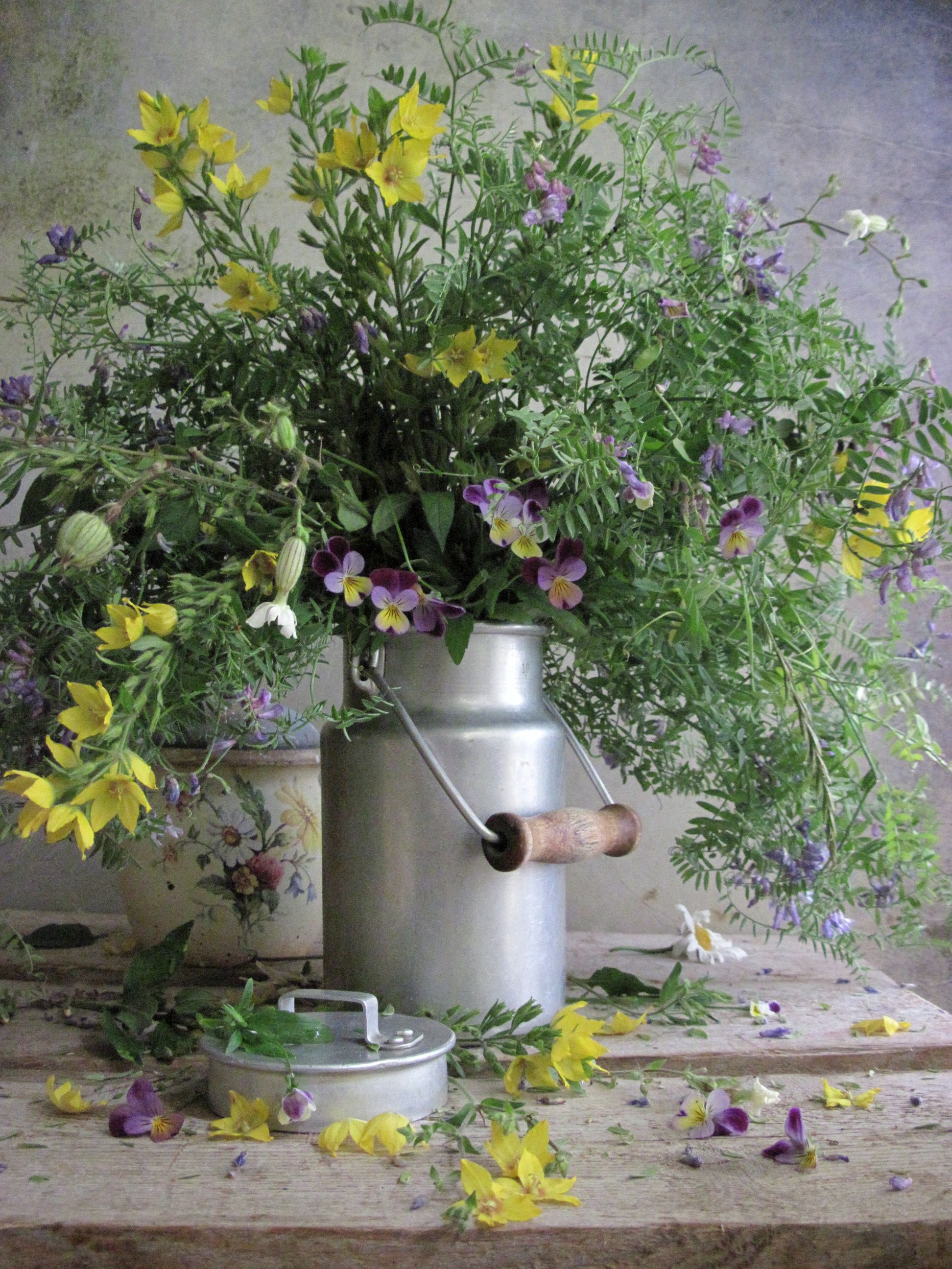 цветы, букет, мышиный горошек, анютины глазки, бидон, крынка, Наталия Тихомирова