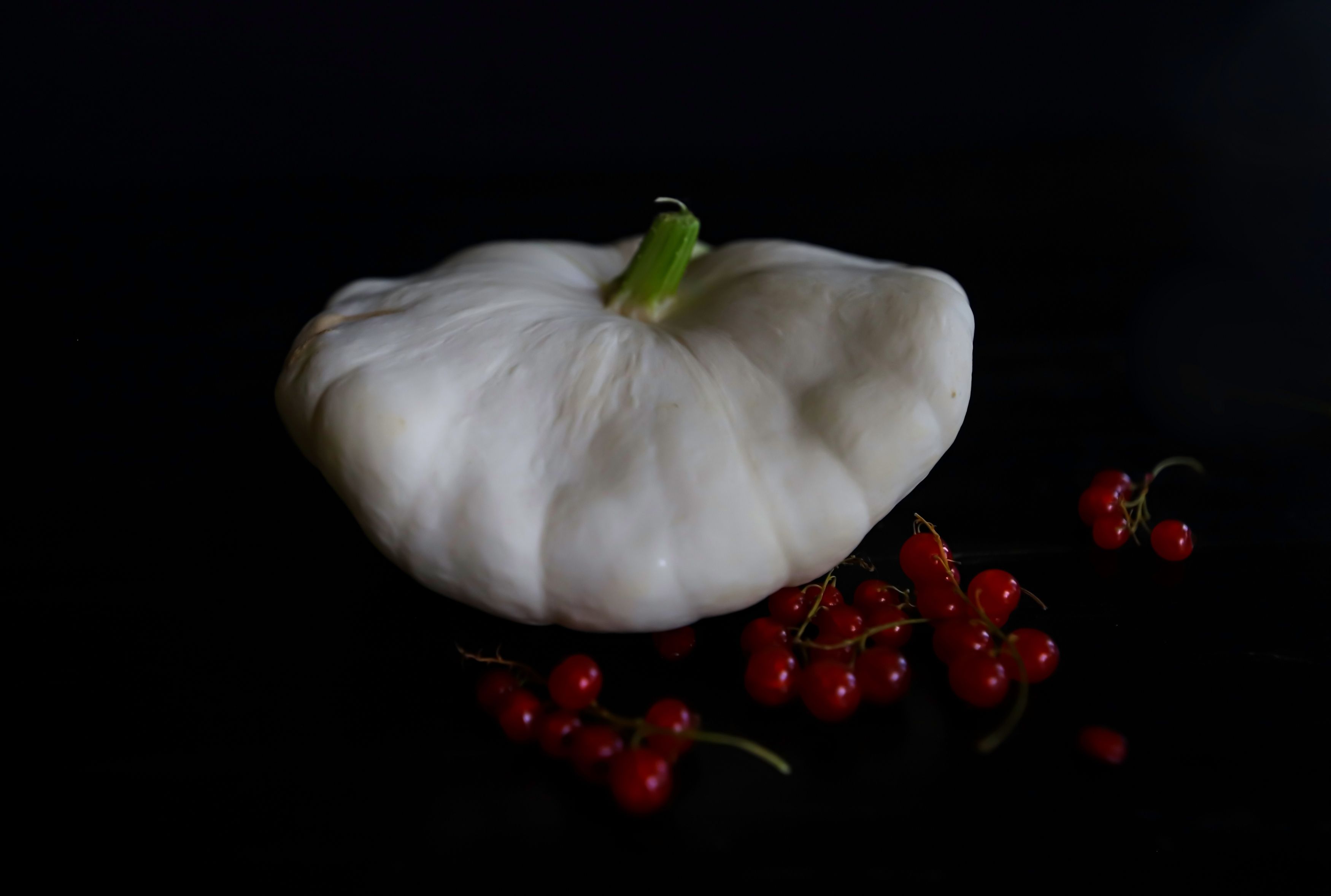 still life, zucchini, red berries, vegetables, green, food, DZINTRA REGINA JANSONE