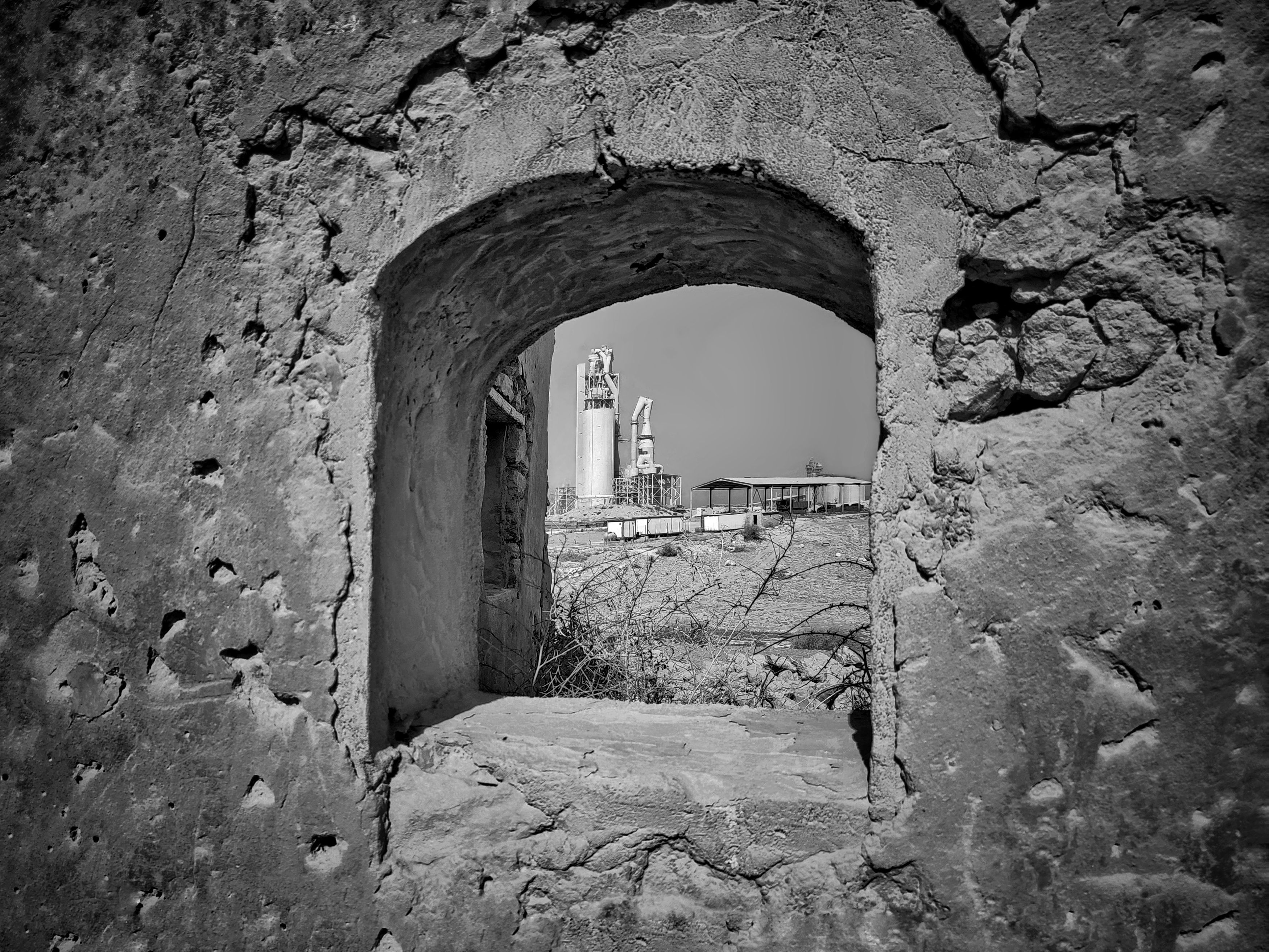 black and white, bnw, monochrome, building, old, window, Ilyes Benaissa