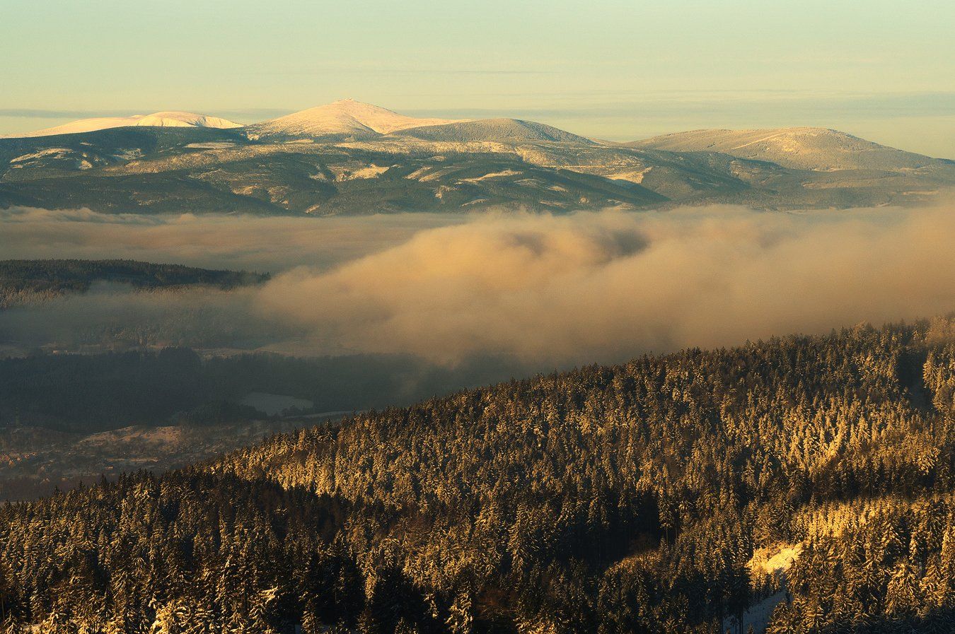 , Fog, Gold hour, Mist, mountains, Poland, Sunrise, Winter, Robert