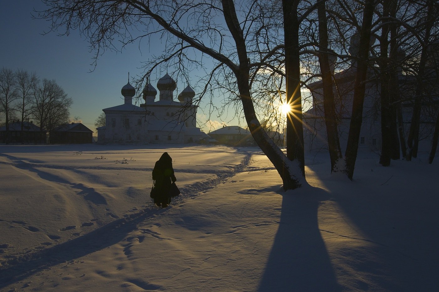 каргополь, лучи, предзакатное, снег, солнце, Старая торговая площадь, храм, Ирина Назарова