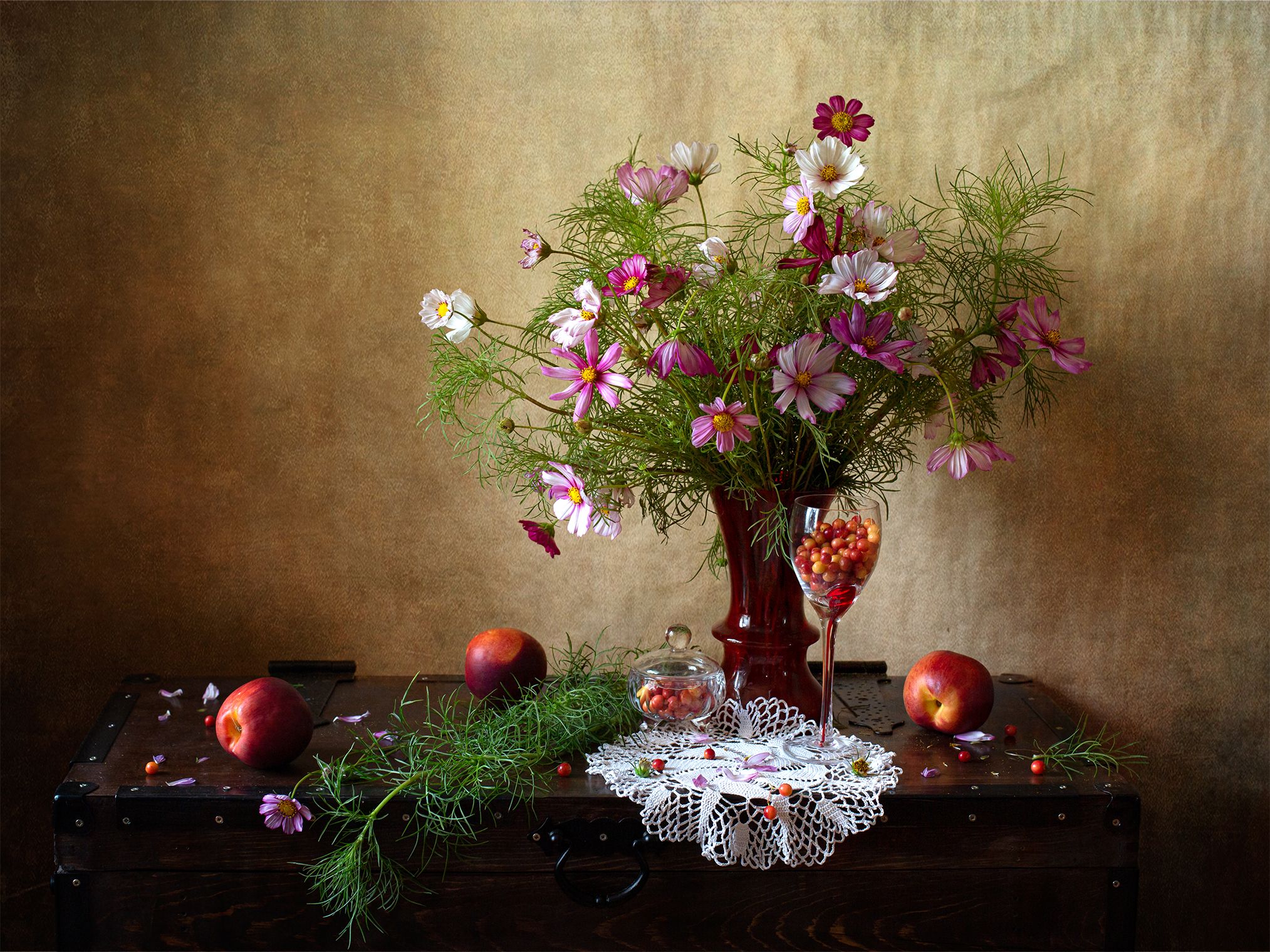 миламиронва, фотонатюрморт, авторскоефото, натюрморт, stilllife, осень, букет, цветы, натюрмортсцветами, космея, персик, фужер, салфетка, Миронова Мила