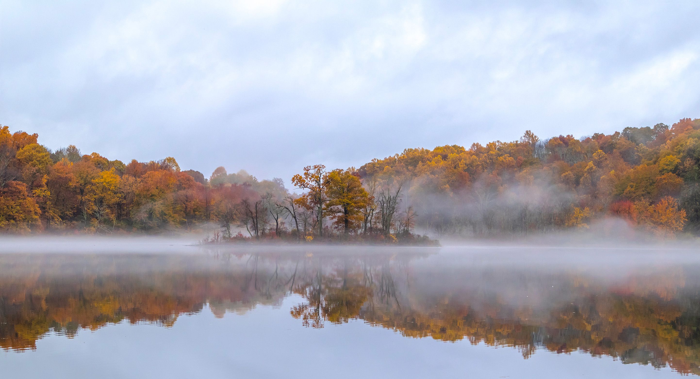 природа,осень,пейзаж,деревья,отражения,озеро,вода,листья, туман,, Антонина Яновска