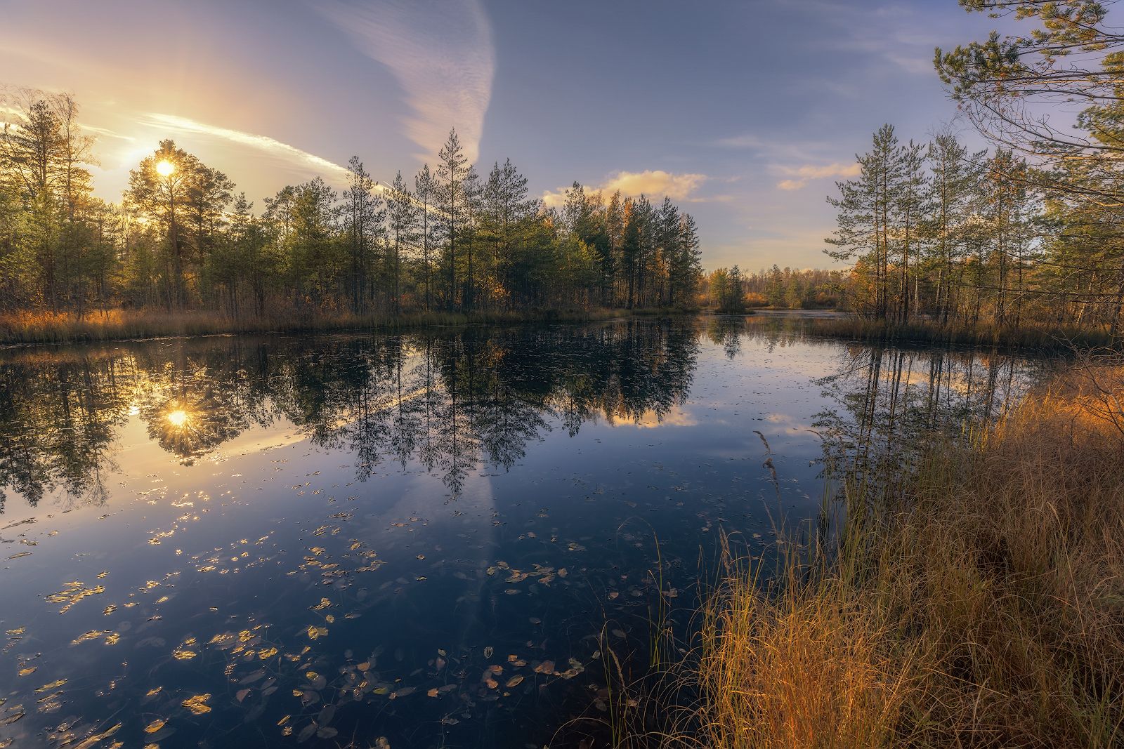 октябрь озеро вечер осень закат небо отражение солнце, Скороходов Константин