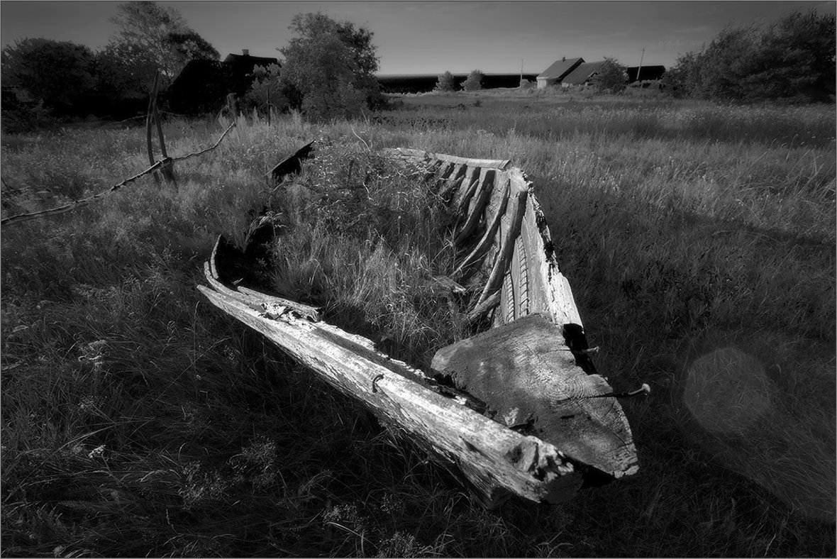 field, island, old boat, village, wooden, вымирание, деревня, деревянная лодка, остров, поле, разруха, разрушение, рыбацкий посёлок, старая лодка, травы, Анна Кудрявцева