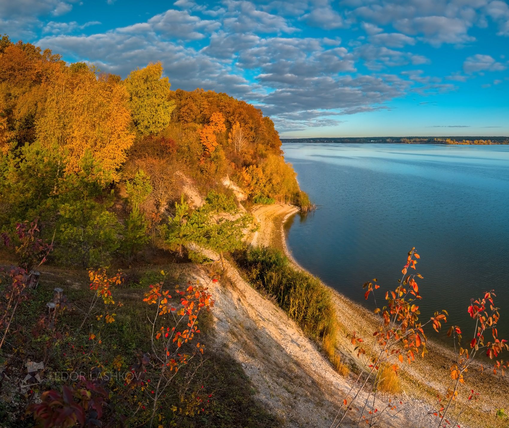 белгородская область, белогорье, осень, осенний, белгородское водохранилище, водоём, озеро, рассвет, рыжий, вода, мыс, берег, лес, лесное, облака, обрывистый берег,, Лашков Фёдор