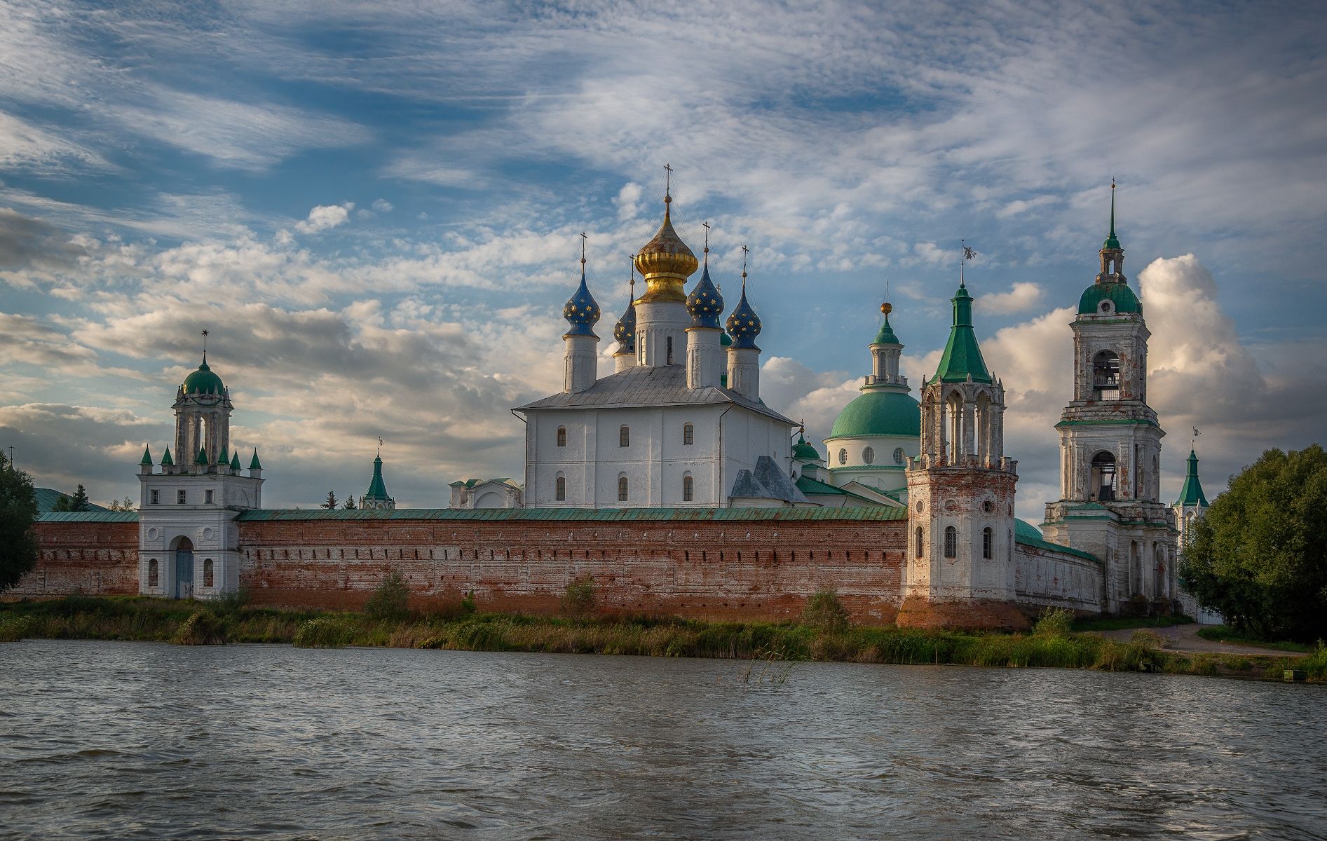 Монастыри ростова. Реклама монастыря. Ростовский монастырь фото. Выговский монастырь фото.