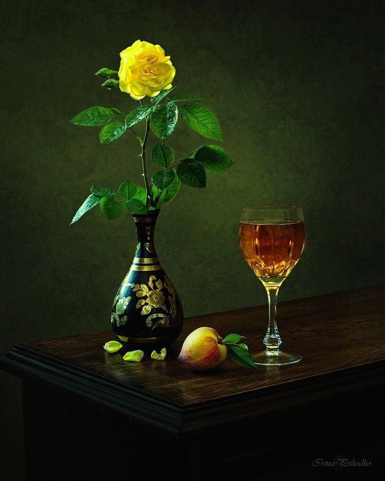 фото натюрморт, роза в вазе, бокал вина, персик, Ирина Приходько