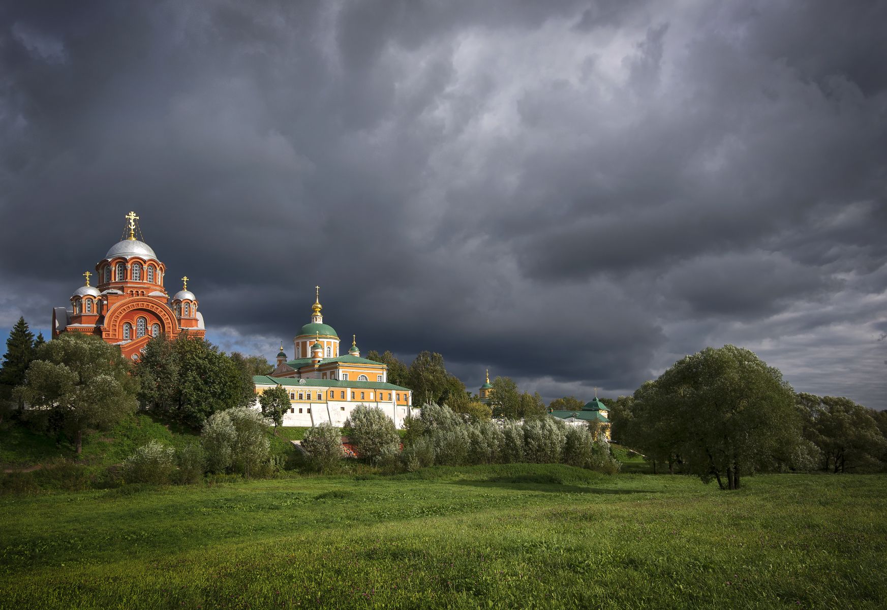 Храмы, соборы, грозовое небо тучи, Хотьково, монастырь, Сергей Аникин