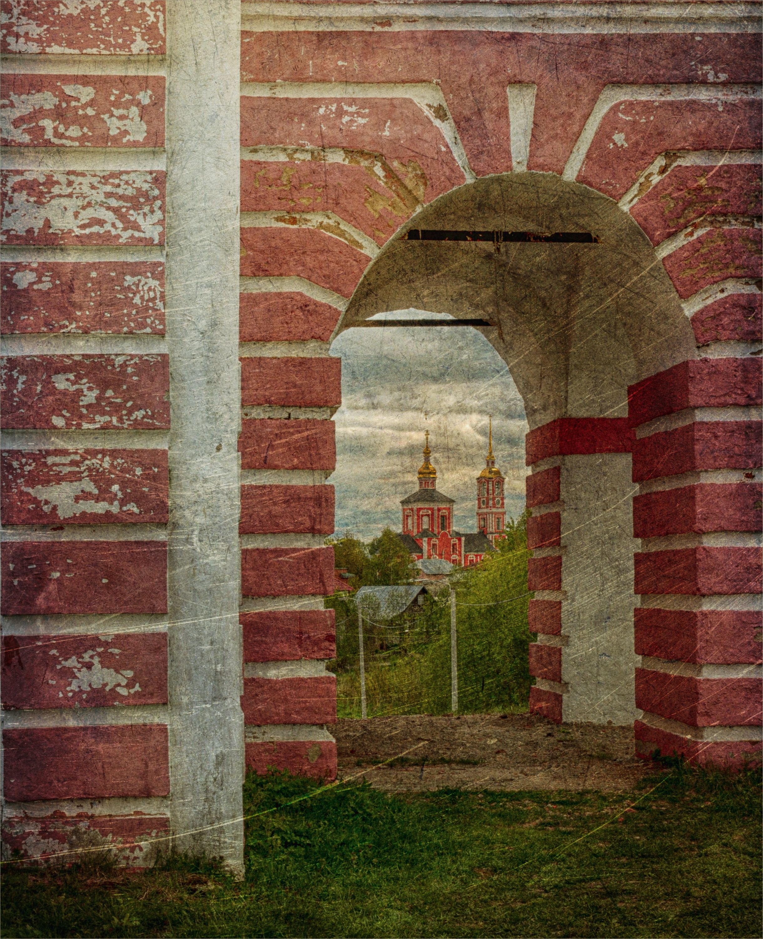 ворота церковь колокольня, Вера Петри