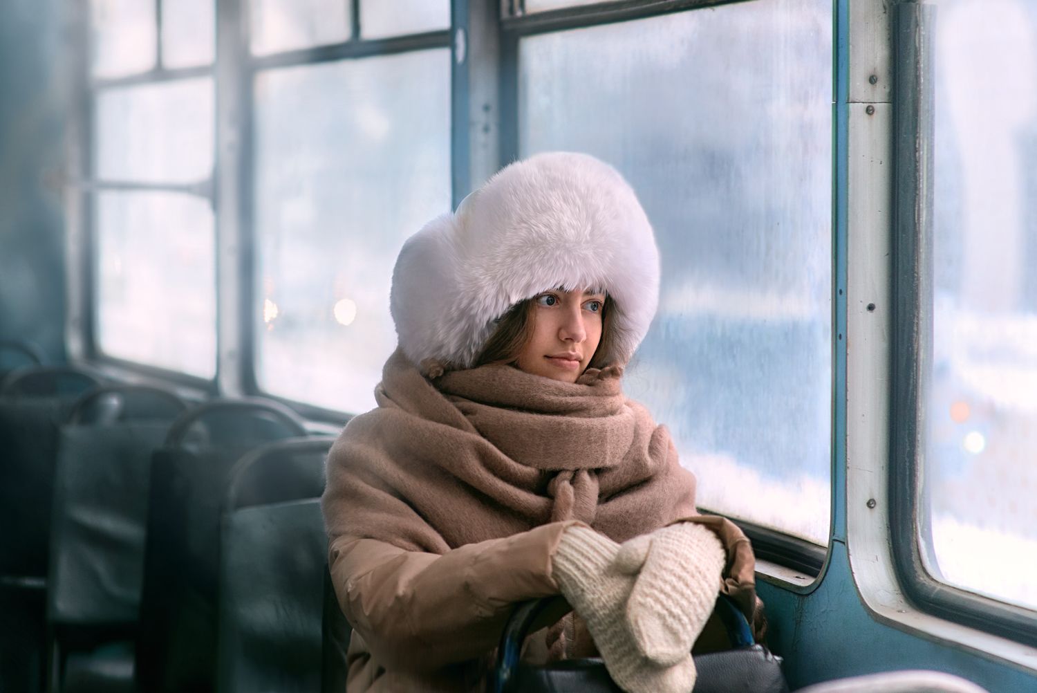 девушка трамвай зима холод, Глебова Екатерина
