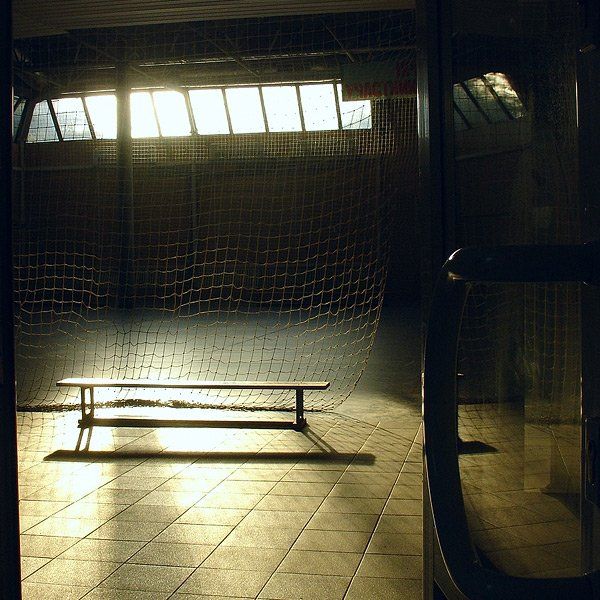 2009, door, light, net, shadow, window, дверь, зал, окно, свет, сетка, скамейка, тень, цвет, цифра, todublin