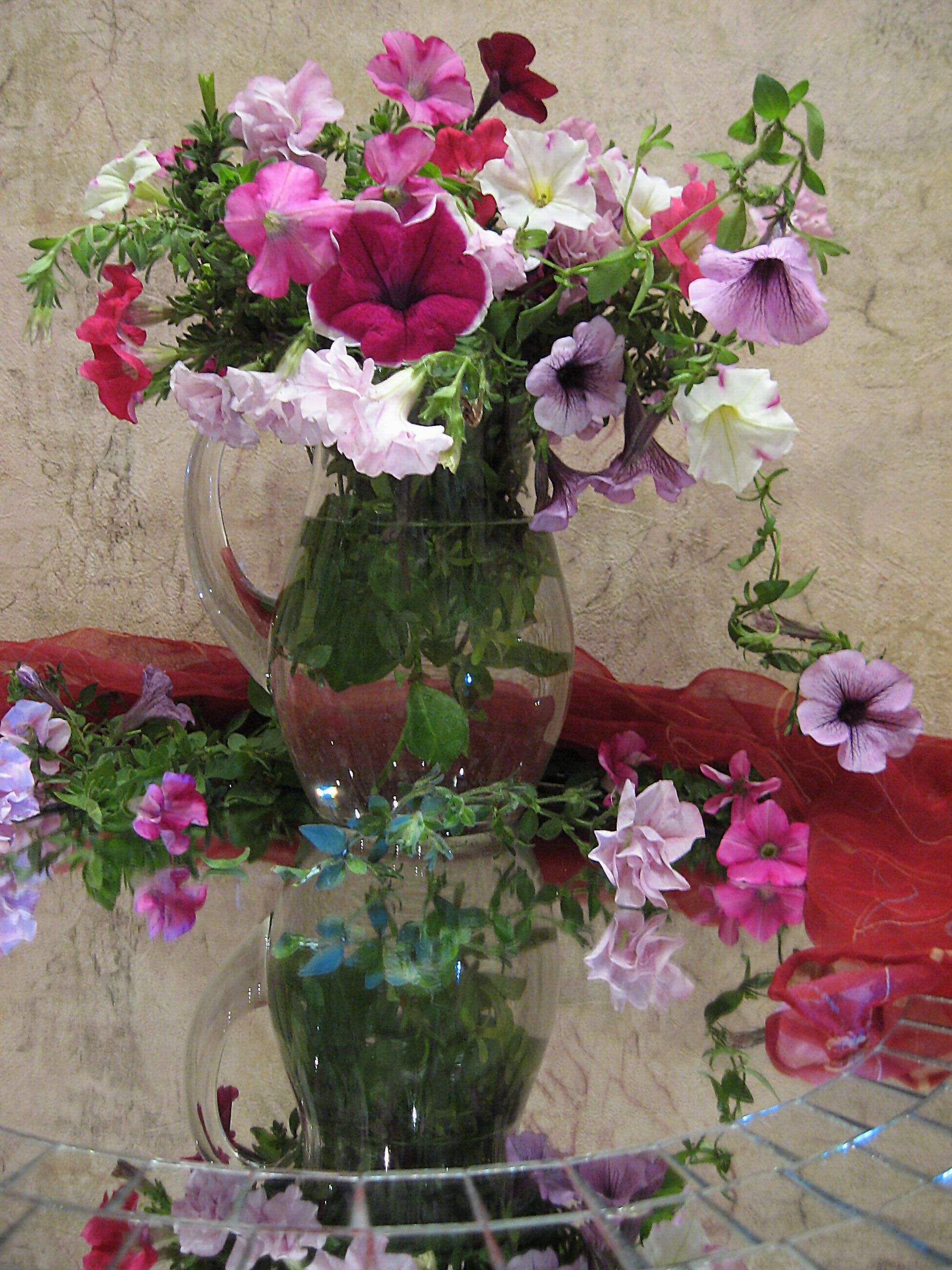 цветы, букет, петунии, кувшин, стекло, шарф, Наталия Тихомирова