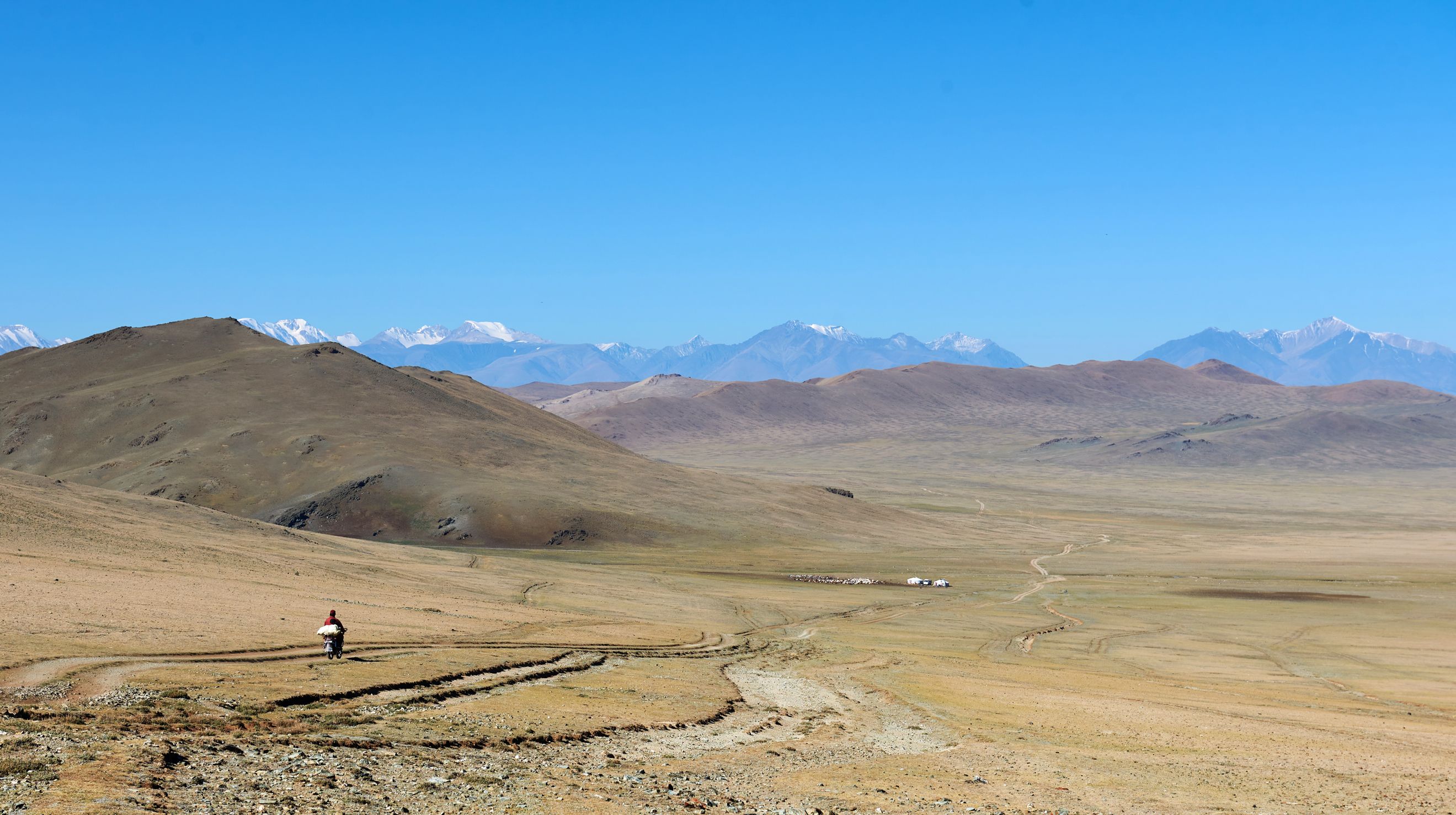 Монголия степь горы дорога мотоцикл, Сергей Романчук