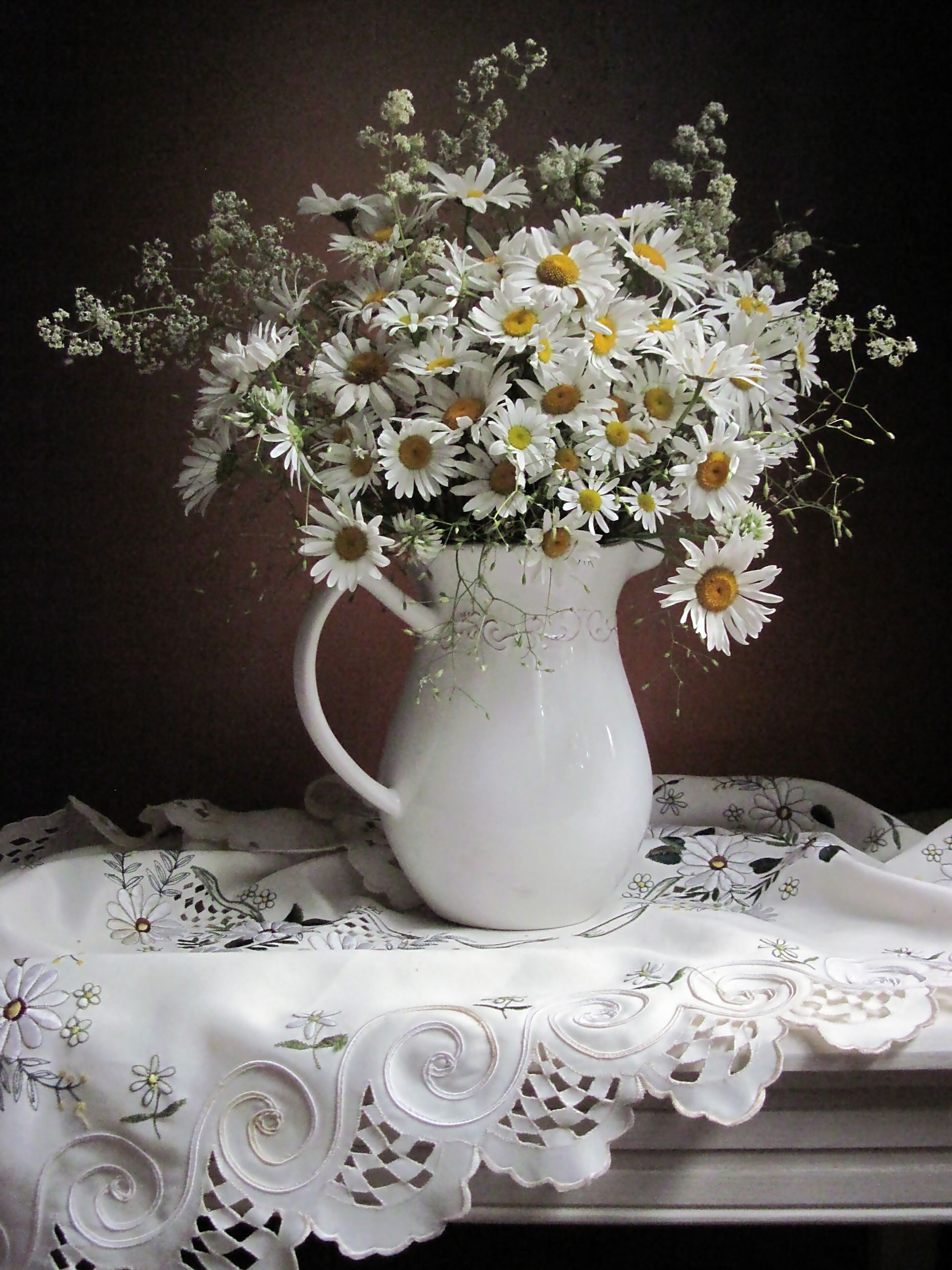 цветы, букет, ромашки, кувшин, скатерть, белый цвет, Наталия Тихомирова