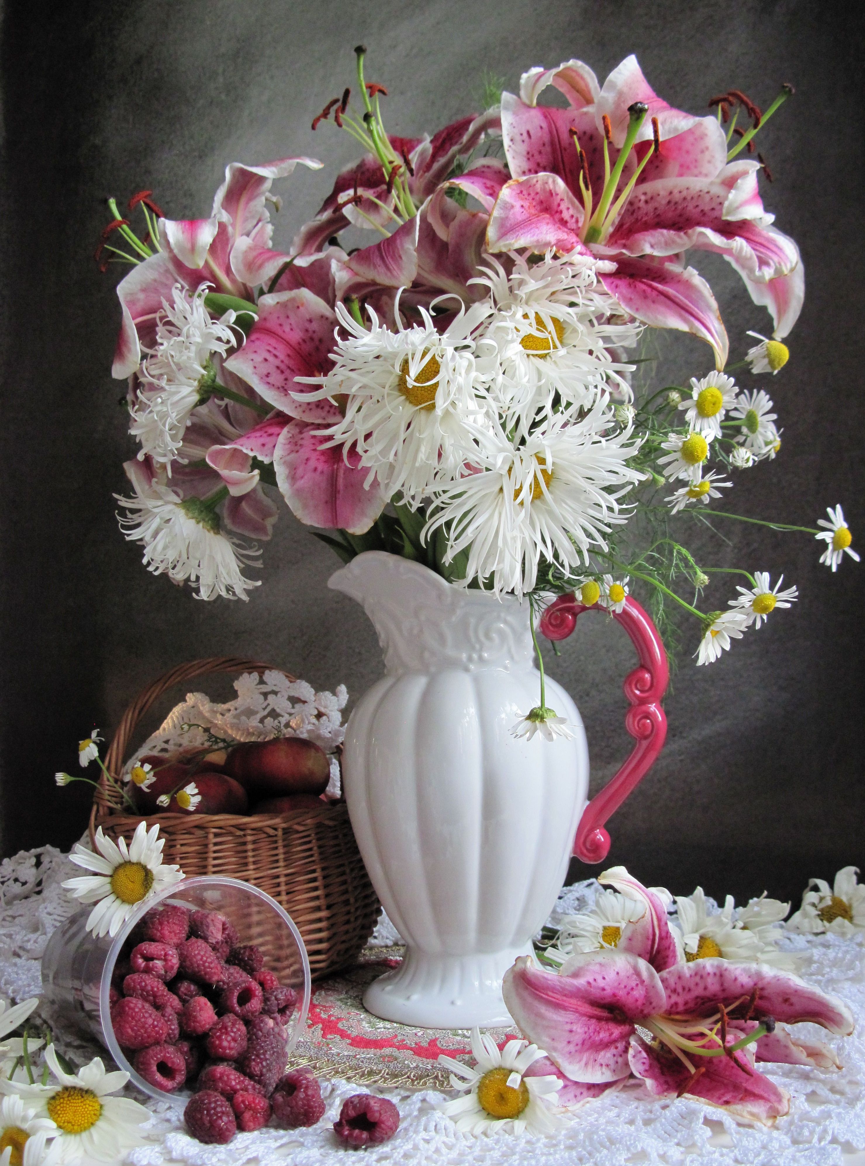 цветы, букет, лилии, ромашки, ягоды, малина, кувшин, корзина, яблоки, Наталия Тихомирова