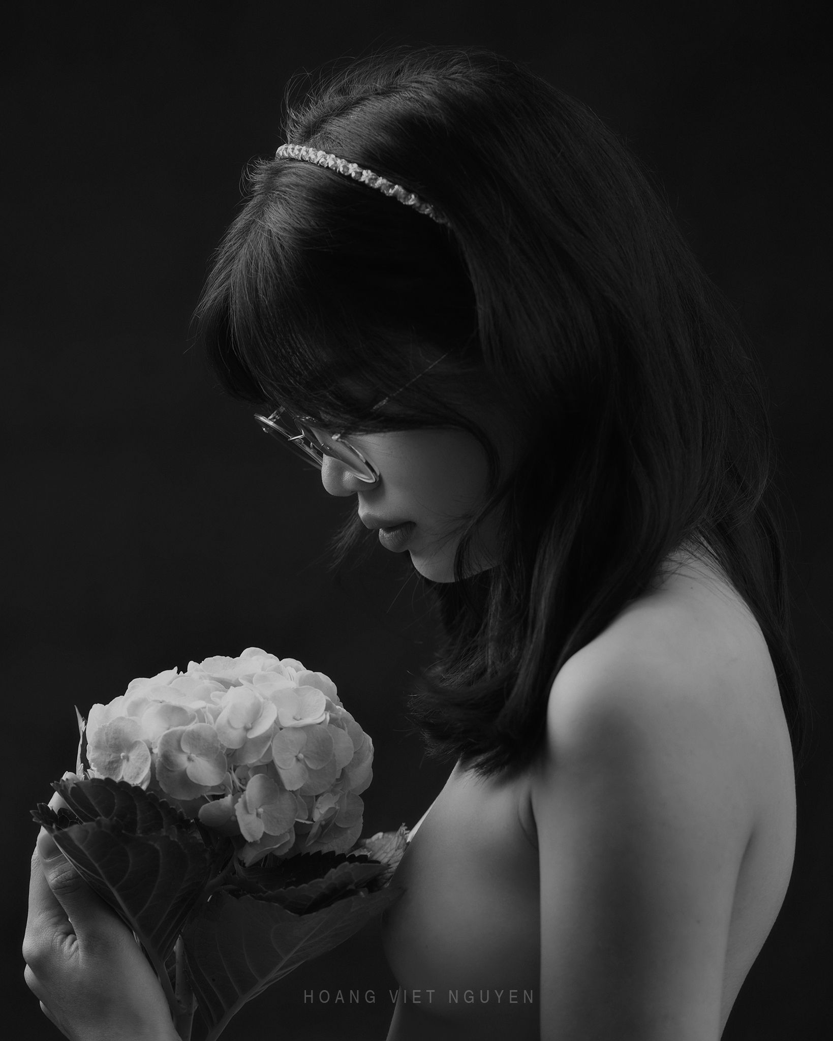 fine nude, nude, glamour, asian, vietnam, vietnamese, body, black and white, bw, bnw, monochrome, mood, flower, Nguyen Hoang Viet