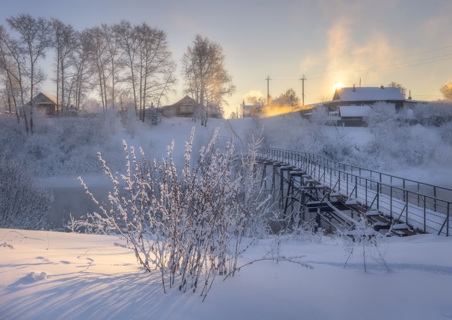 утро рассвет солнце мороз река иней дым мостик, Сергей Буторин