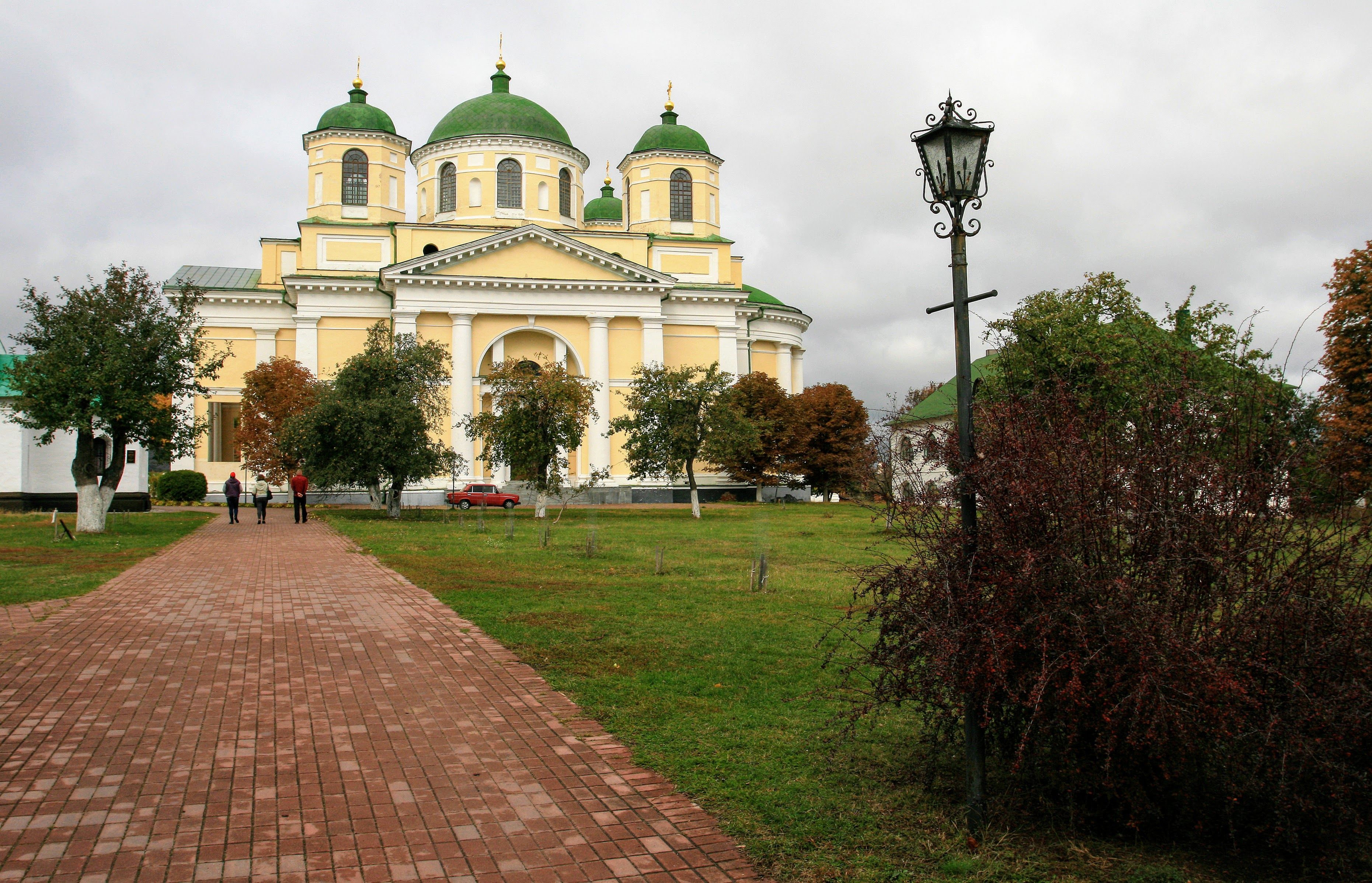 осень монастырь , Юрий