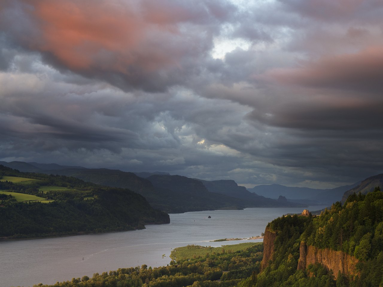 Columbia River, Oregon, Usa, Alexander Ravin (www.worldwidephoto.ru)