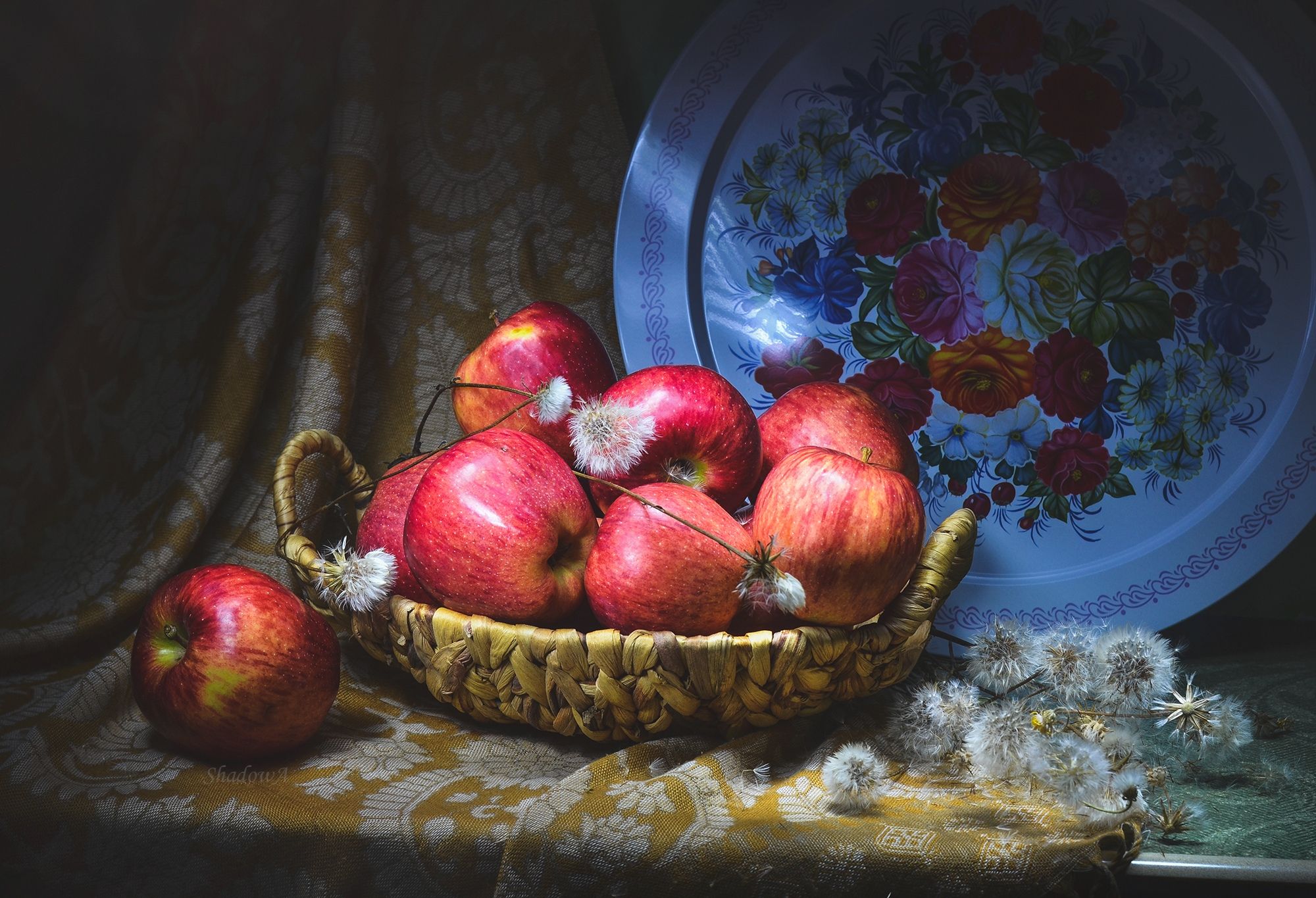 натюрморт с яблоками, яблоки в корзинке, красные яблоки, Shadow Anna