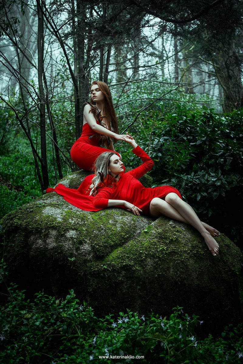 red, queen, model, two, women, couple, red, green, beauty, dress, together, beautiful, two beautiful women, red and green, Катерина Клио